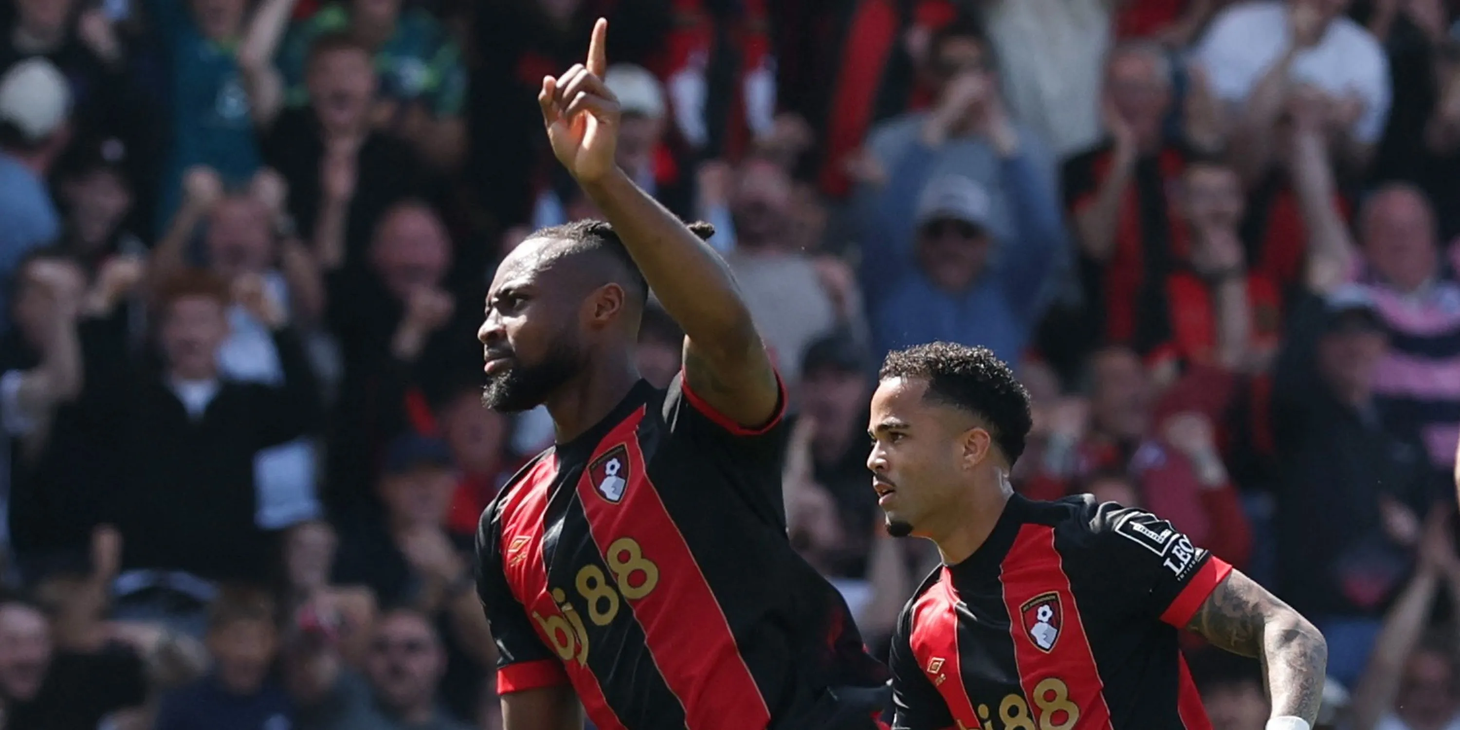 Antoine Semenyo biểu diễn kỹ thuật cá nhân trong trận đấu của Bournemouth
