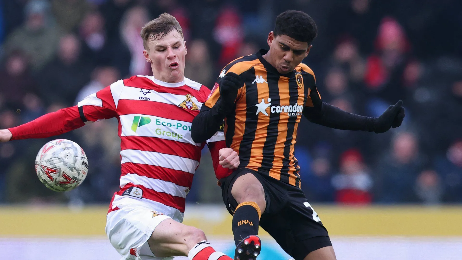 Cody Drameh trong trận đấu của Hull City