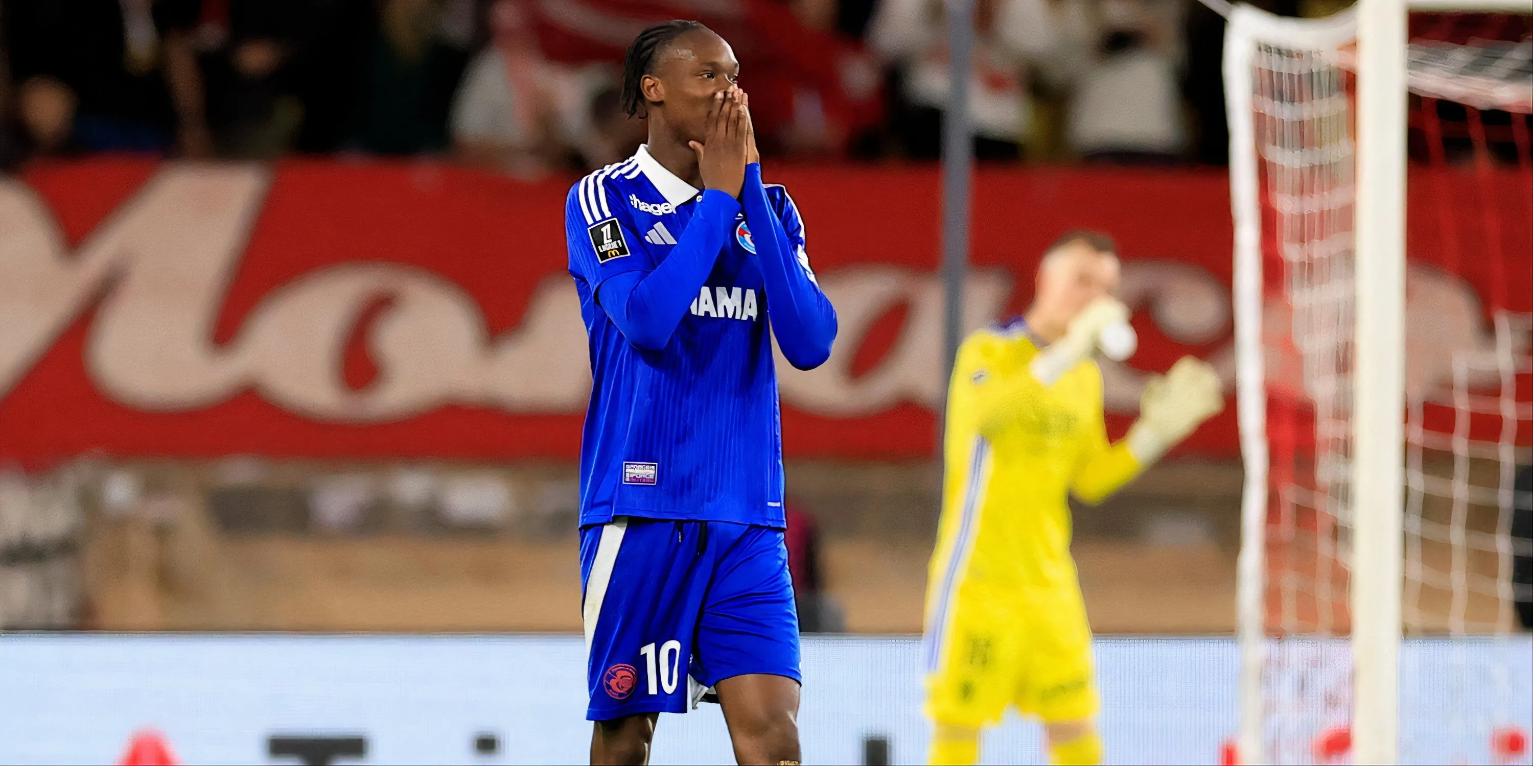 Emanuel Emegha trong màu áo Strasbourg, một lựa chọn tấn công toàn diện hơn cho West Ham