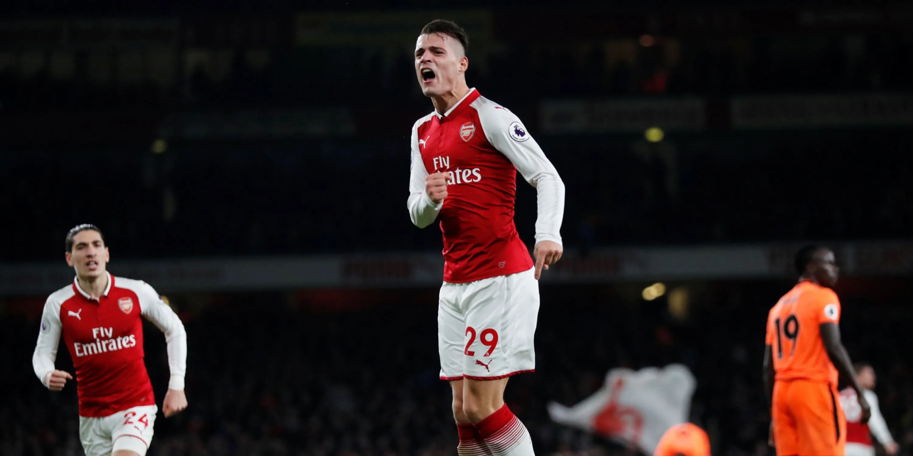 Granit Xhaka trong mùa giải cuối cùng tại Arsenal