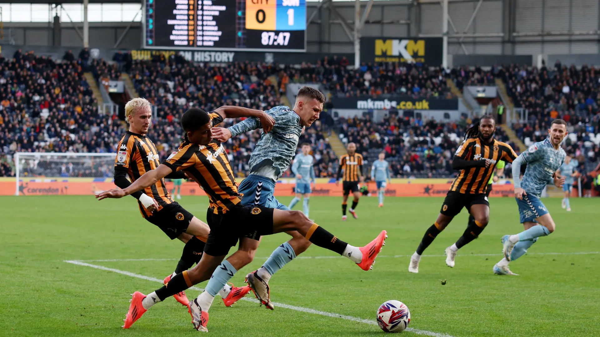 Hậu vệ Cody Drameh thi đấu cho Hull City ở Giải Hạng Nhất Anh