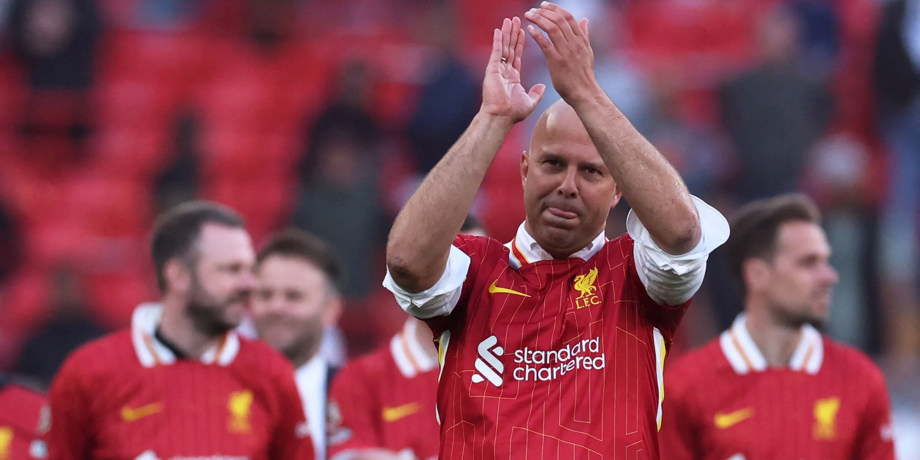 HLV Arne Slot của Liverpool ăn mừng chức vô địch Premier League mùa giải 2024/25