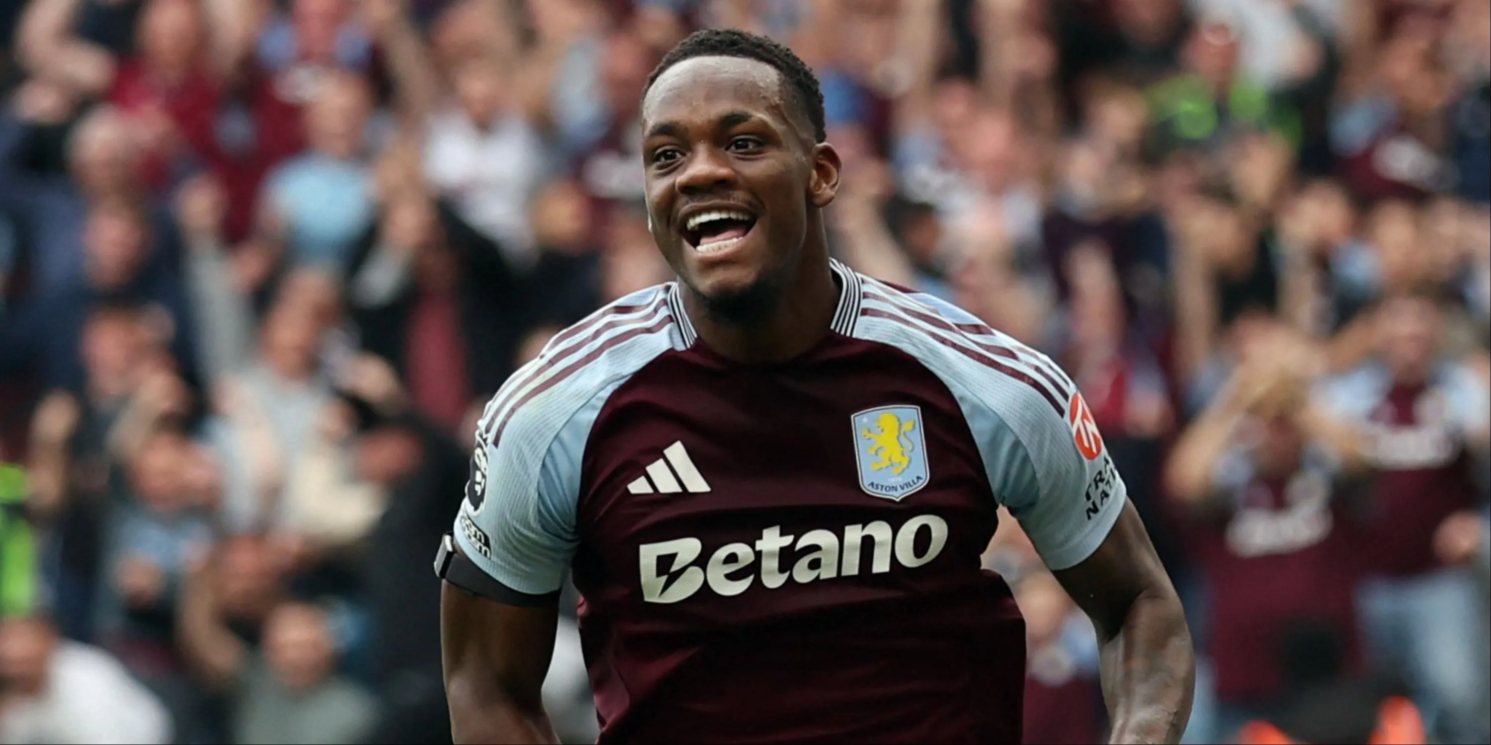 Jhon Duran của Aston Villa nỗ lực trên sân tập