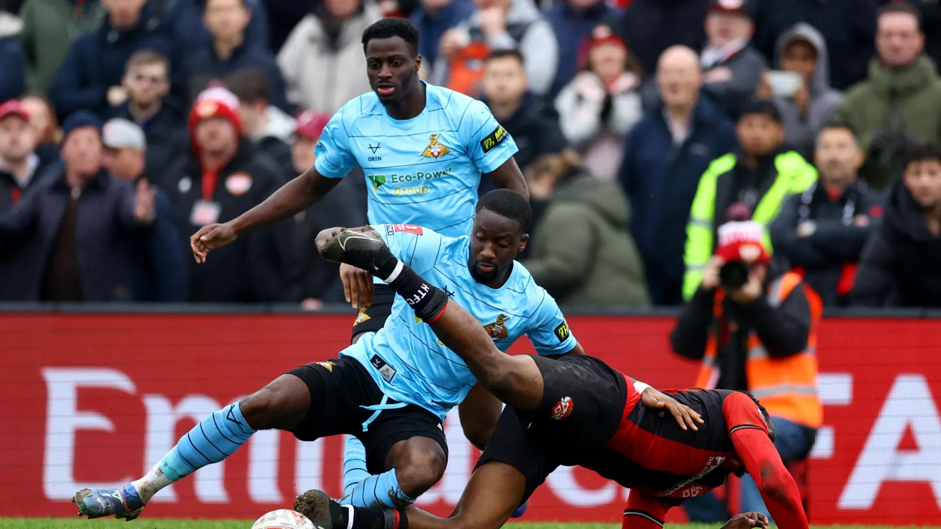 Joseph Olowu - trụ cột hàng thủ Doncaster Rovers