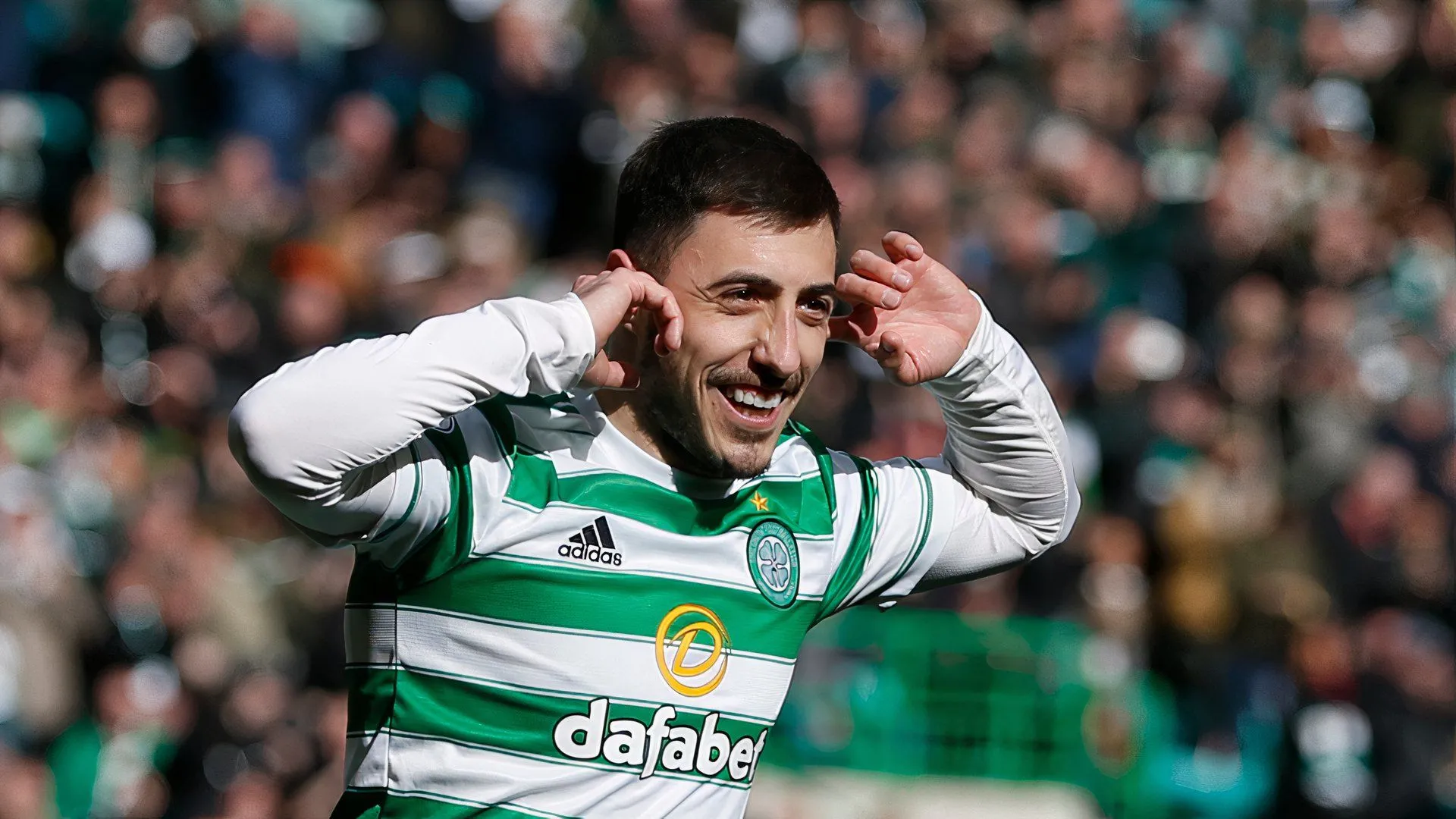 Josip Juranovic trong màu áo Celtic, nơi anh đã thể hiện kinh nghiệm bóng đá Anh - Scotland