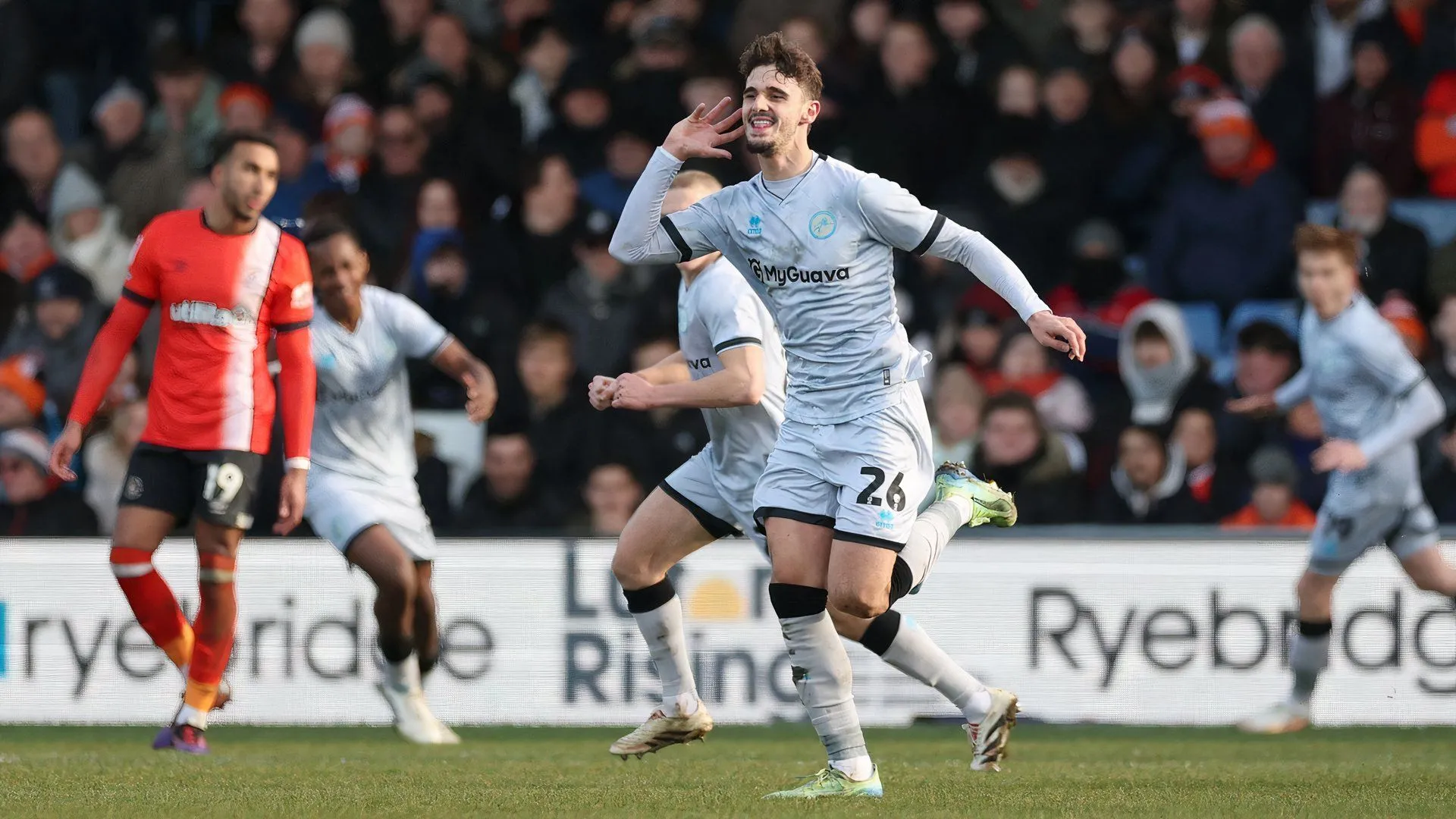 Mihailo Ivanovic ăn mừng bàn thắng cho Millwall trong trận đấu tại Championship