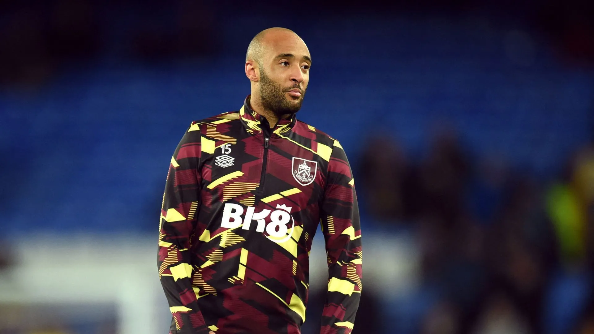 Nathan Redmond thi đấu cho Burnley trong trận gặp Everton tại Carabao Cup