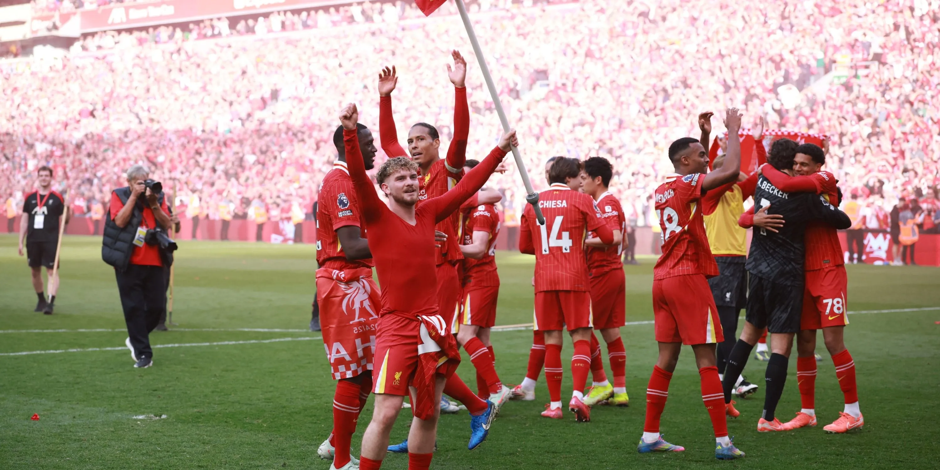 Tiền vệ Harvey Elliott của Liverpool, mục tiêu chuyển nhượng trị giá 50 triệu bảng của Wolves