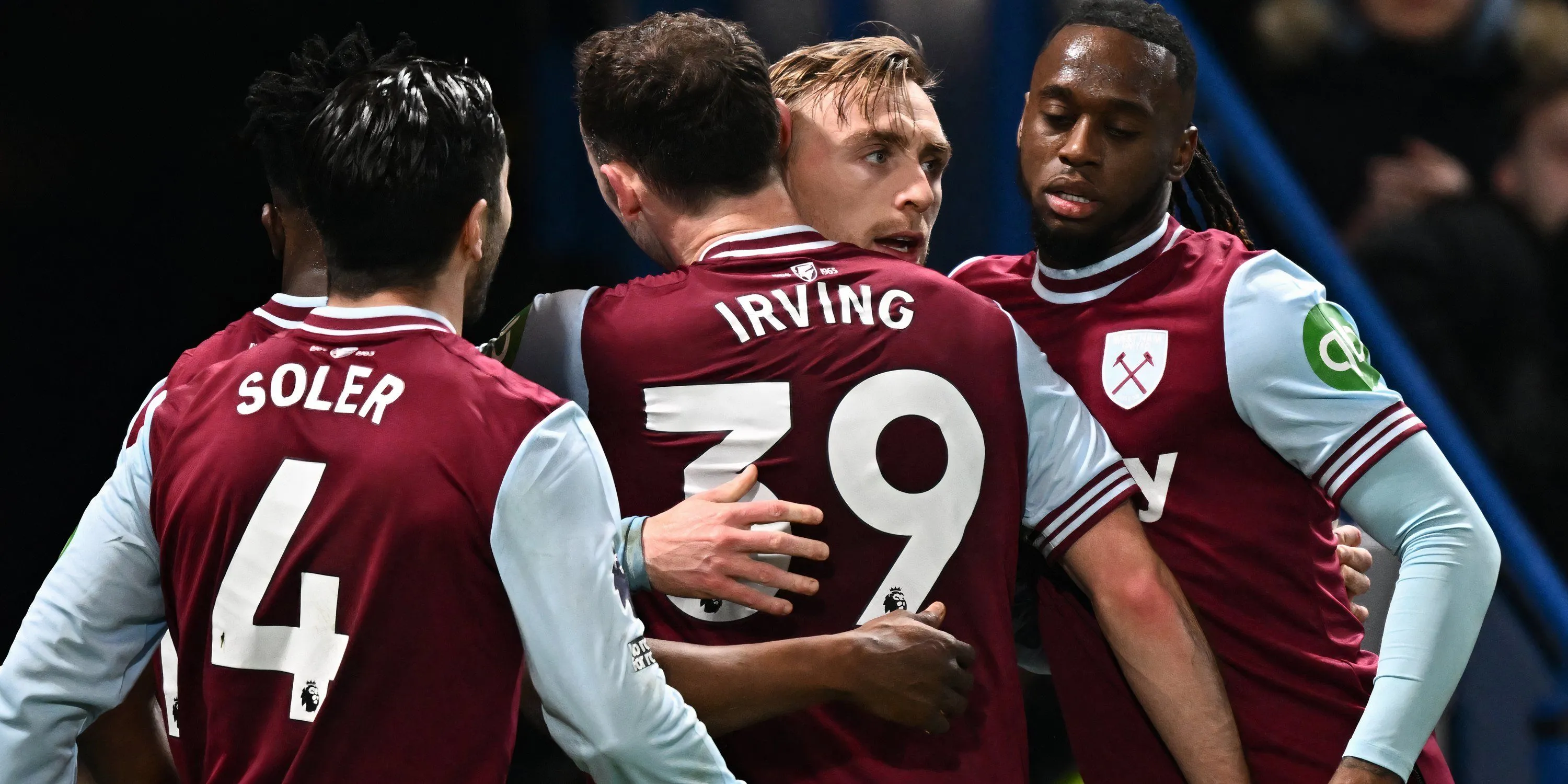 Andy Irving trong trận đấu của West Ham, cầu thủ đang được Celtic quan tâm.