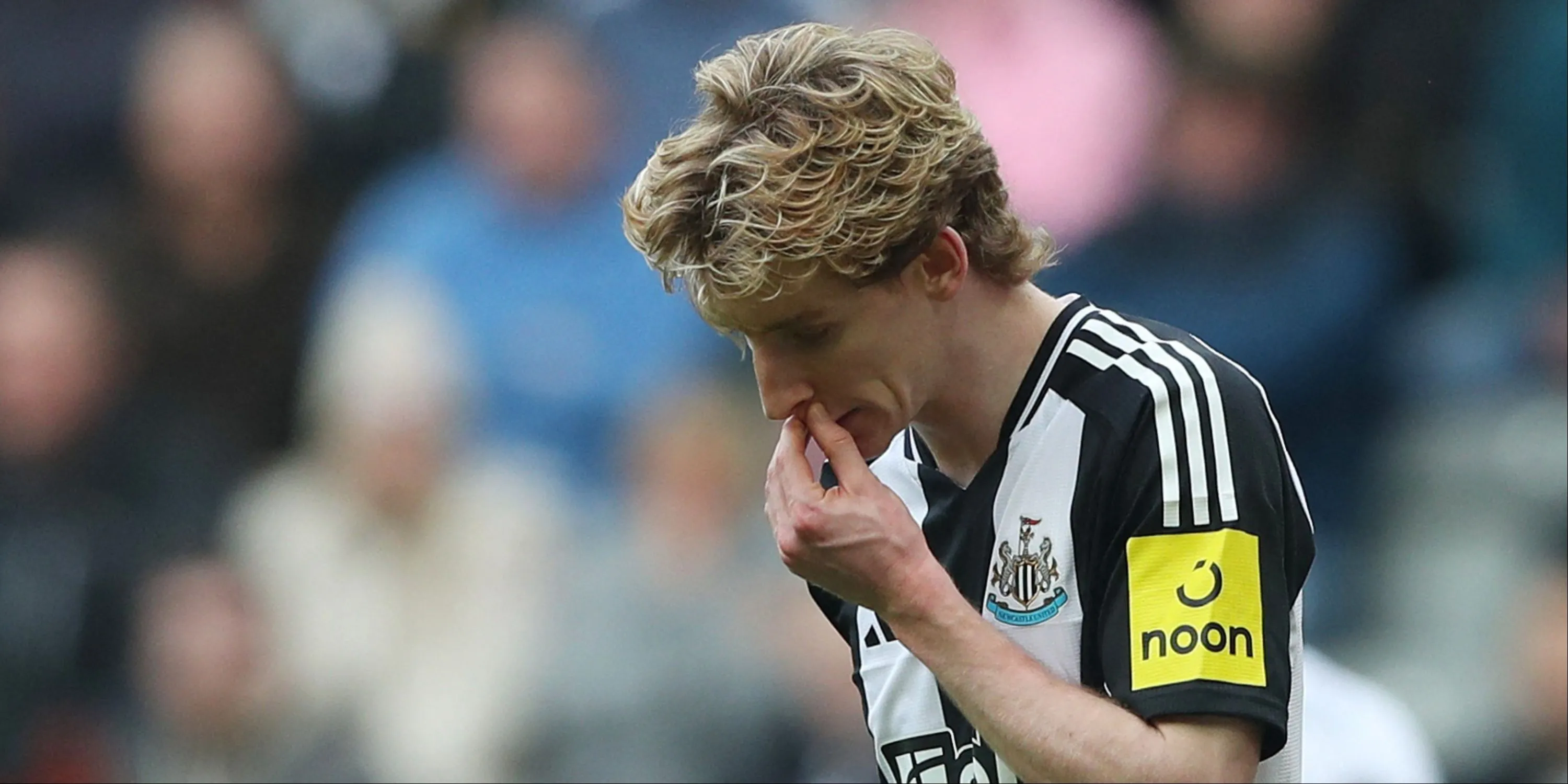 Anthony Gordon trong màu áo Newcastle United, mục tiêu tiềm năng của Liverpool