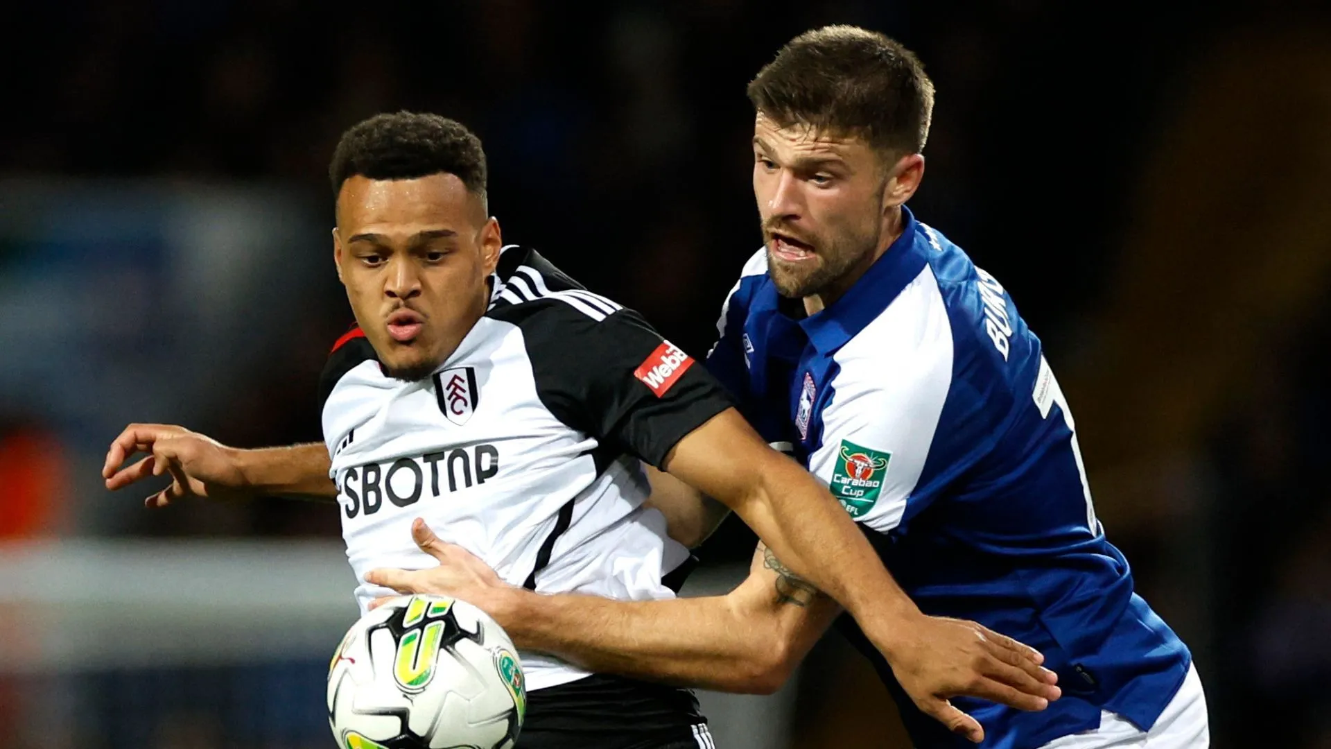 Cameron Burgess hậu vệ Ipswich Town trong trận đấu Premier League