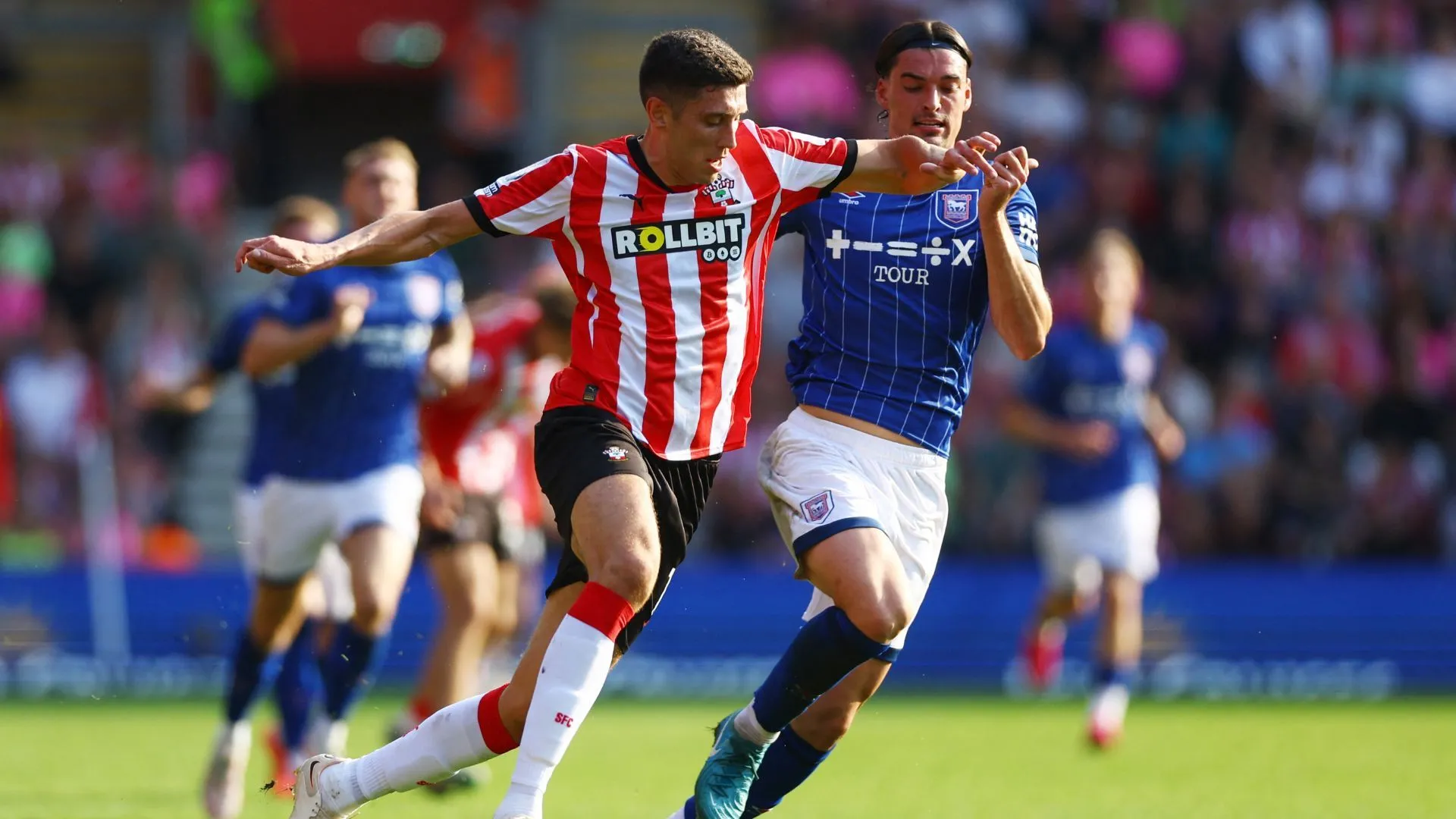 Cầu thủ Southampton trong trận đấu tại Premier League mùa giải khó khăn