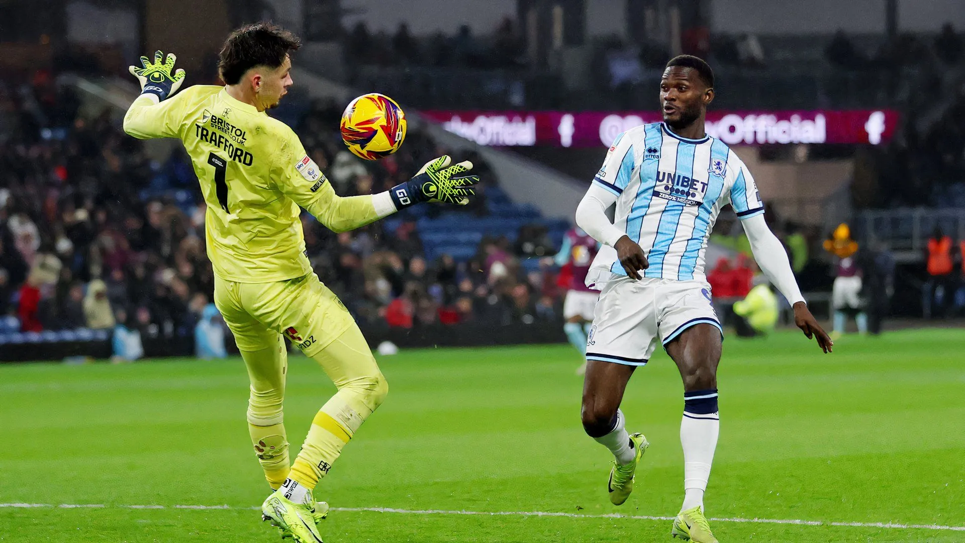Emmanuel Latte Lath ăn mừng bàn thắng khi còn khoác áo Middlesbrough