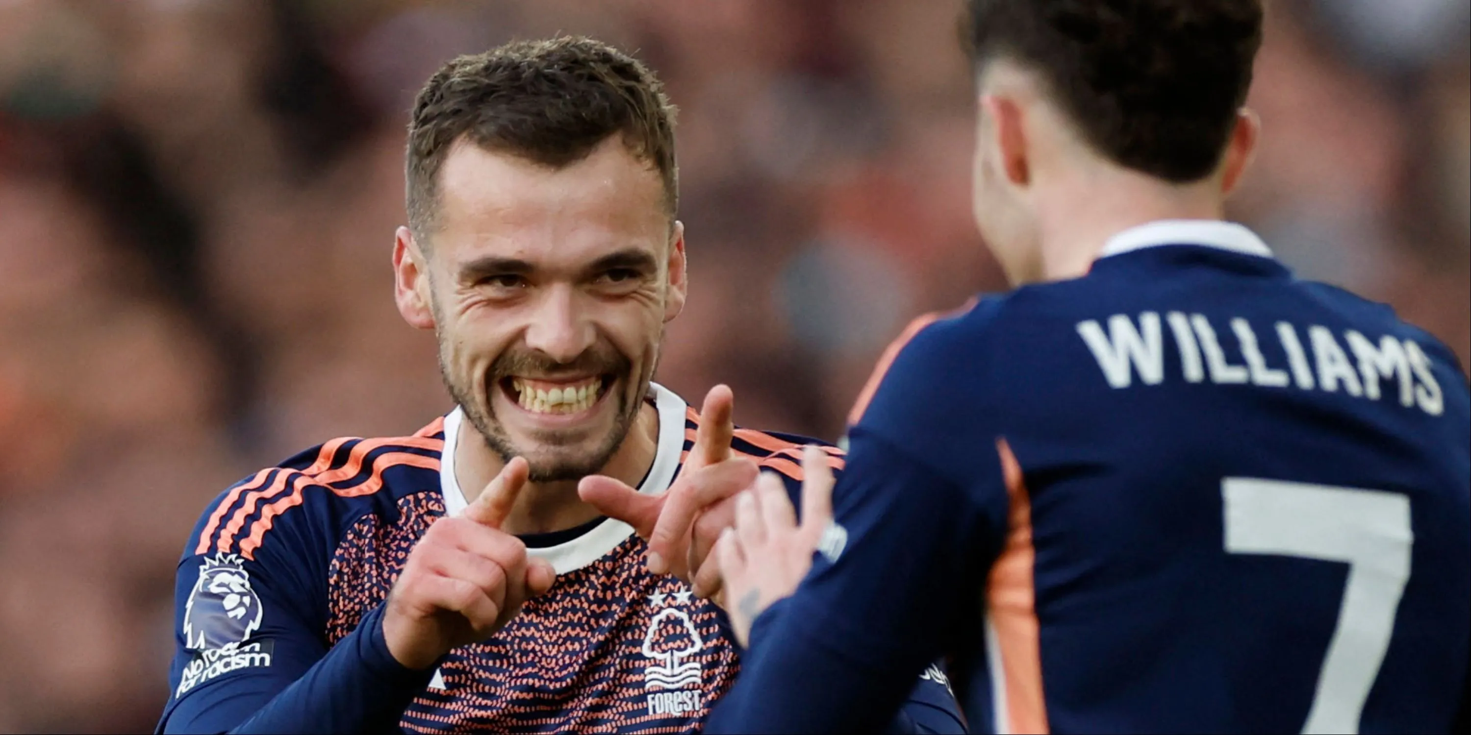 Hậu vệ Harry Toffolo trong màu áo Nottingham Forest tại Premier League, hiện là cầu thủ tự do và được Rangers nhắm tới