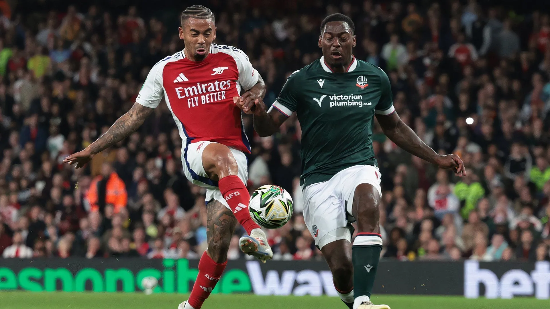 Hậu vệ Ricardo Santos, cựu cầu thủ Bolton Wanderers, được Sheffield Wednesday đề nghị hợp đồng chuyển nhượng