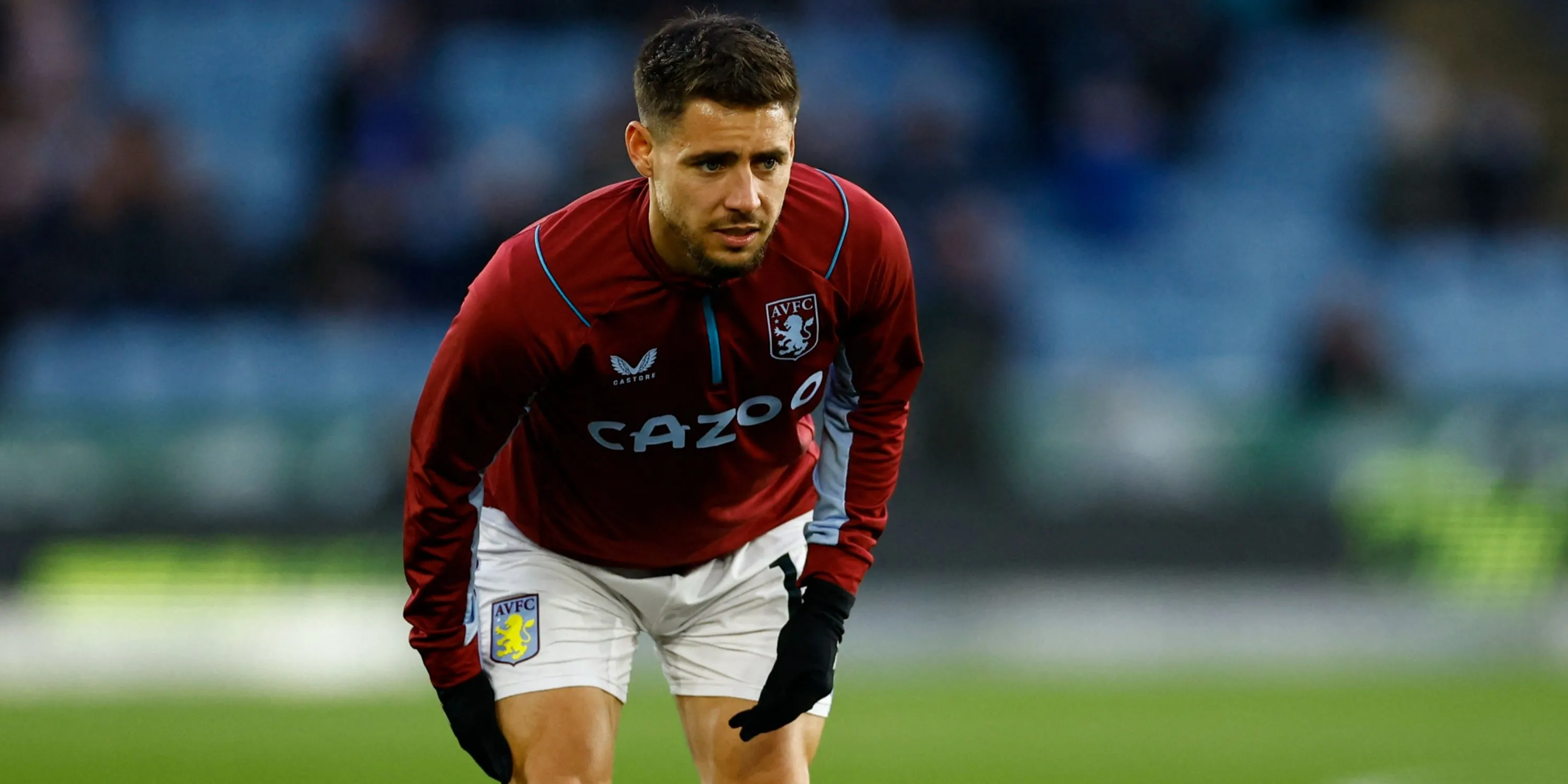 Hậu vệ trái Alex Moreno của Aston Villa, người được cho là đang quan tâm đến việc chuyển đến Leeds United.