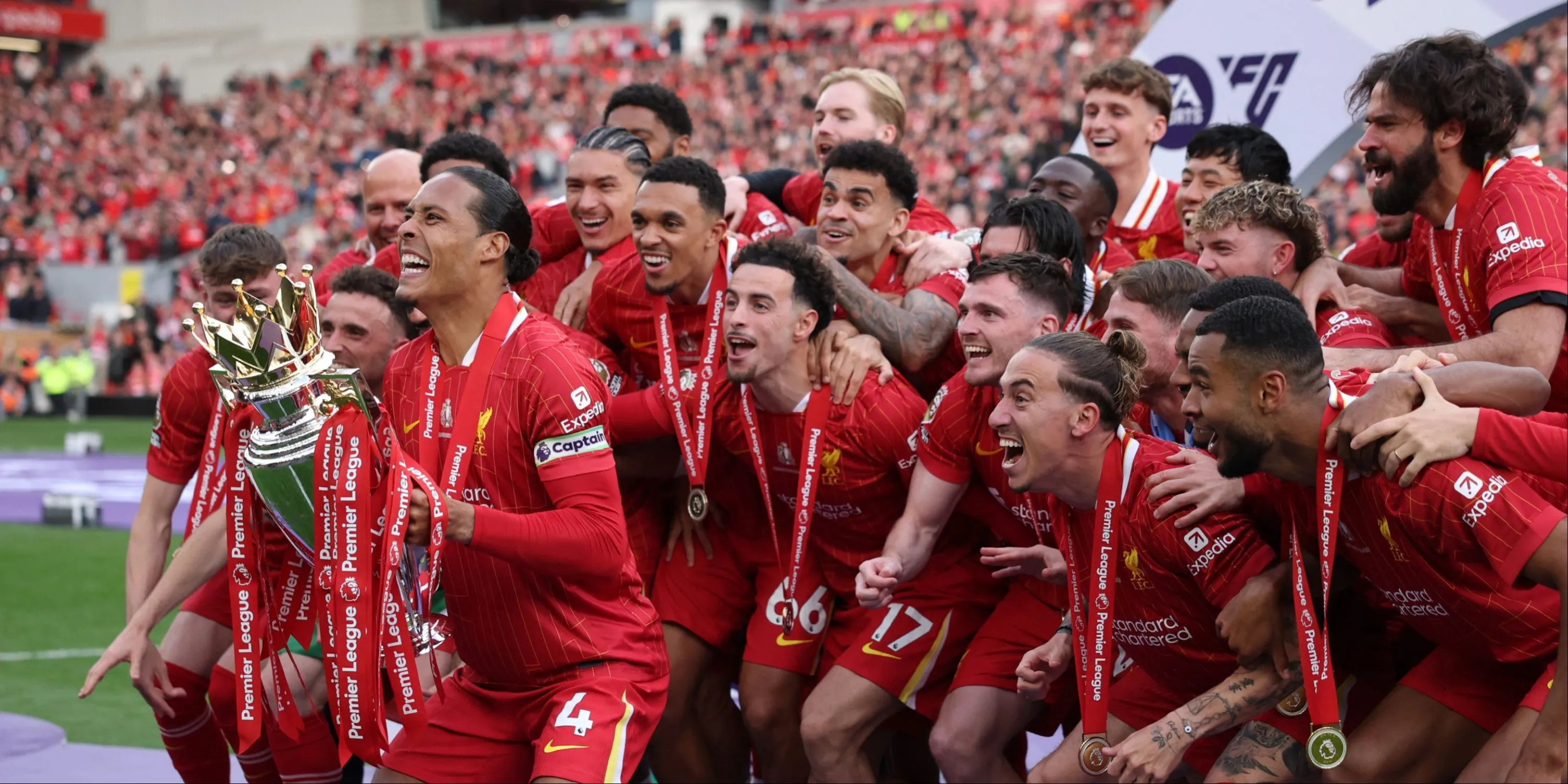 Hình ảnh cầu thủ Liverpool (Van Dijk, Robertson, Alexander-Arnold) minh họa cho thông tin chuyển nhượng liên quan đến Arsenal
