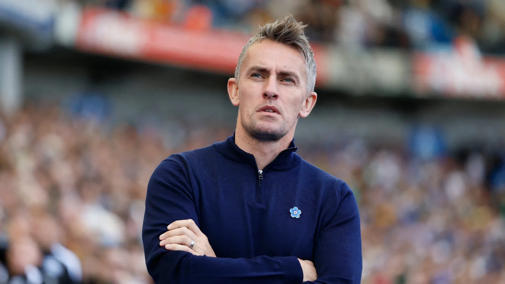 HLV Kieran McKenna của Ipswich Town đứng chỉ đạo