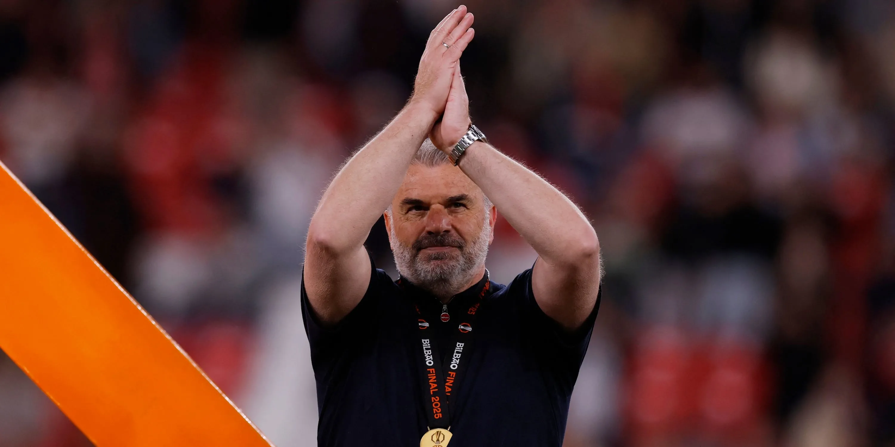 Huấn luyện viên Ange Postecoglou ăn mừng chức vô địch Europa League cùng Tottenham