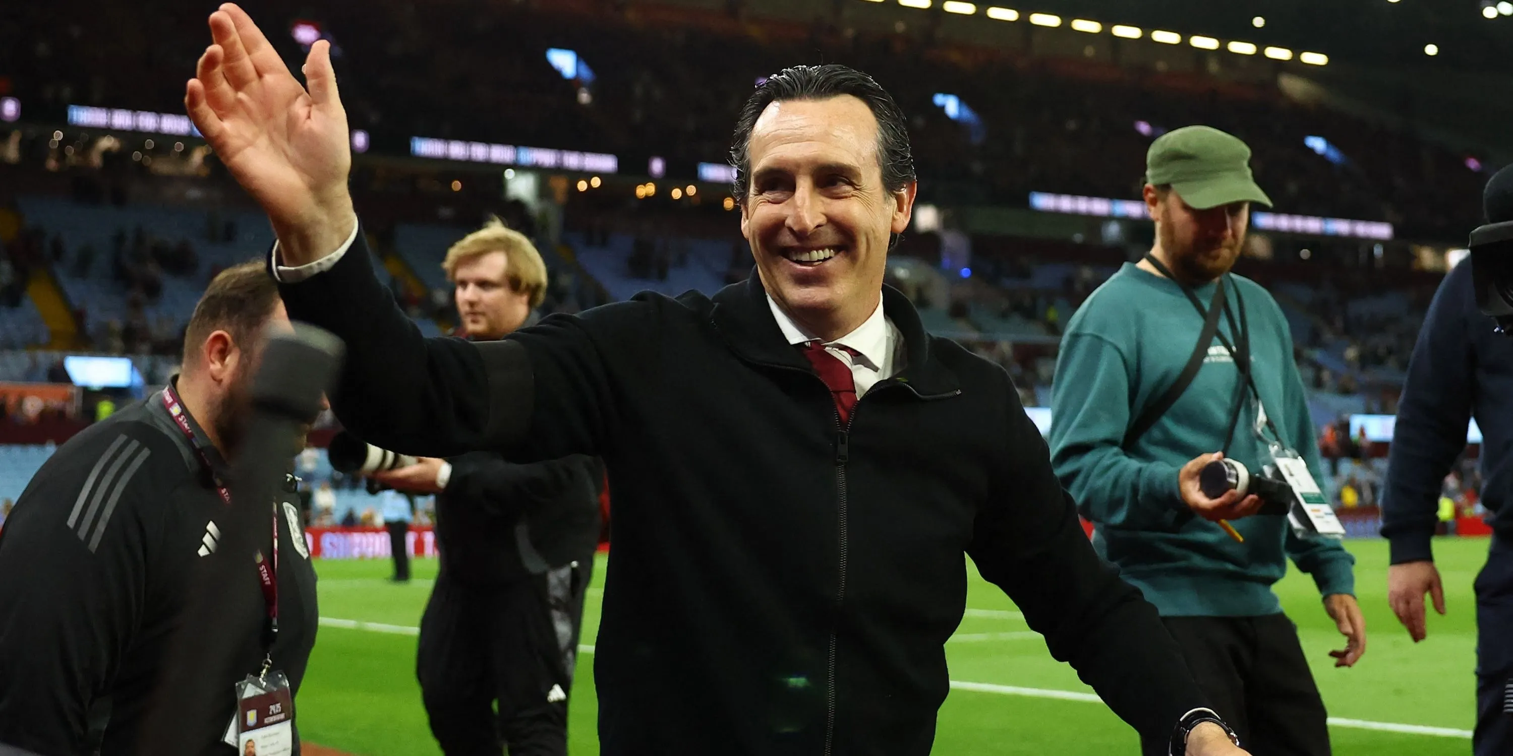 Huấn luyện viên Unai Emery của Aston Villa