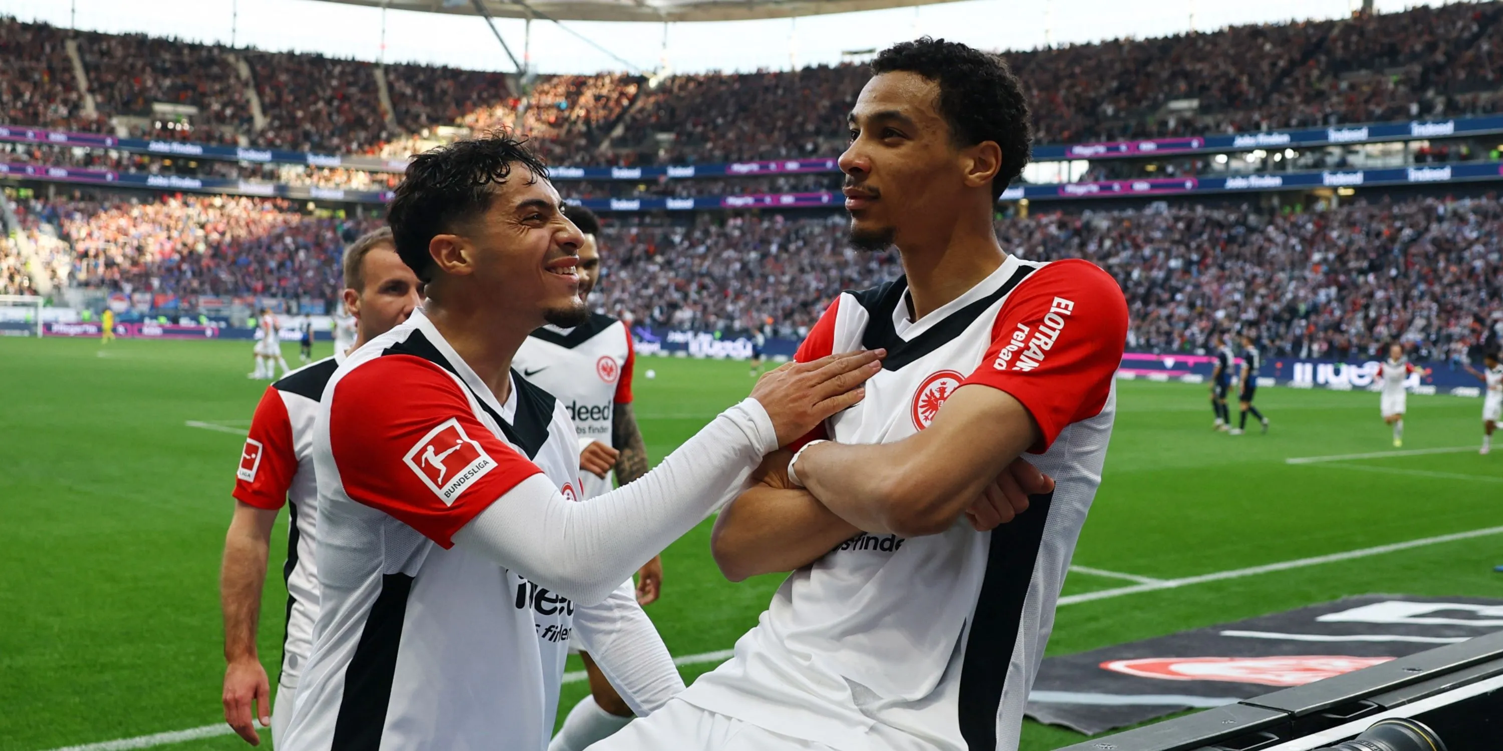 Hugo Ekitike, mục tiêu của MU, trong màu áo Eintracht Frankfurt tại Bundesliga