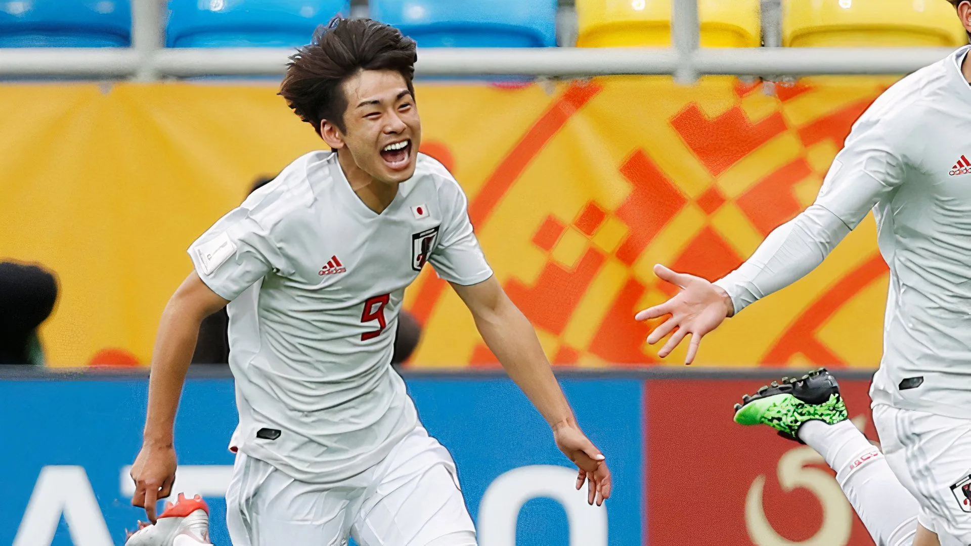 Koki Saito mỉm cười trong buổi tập của QPR