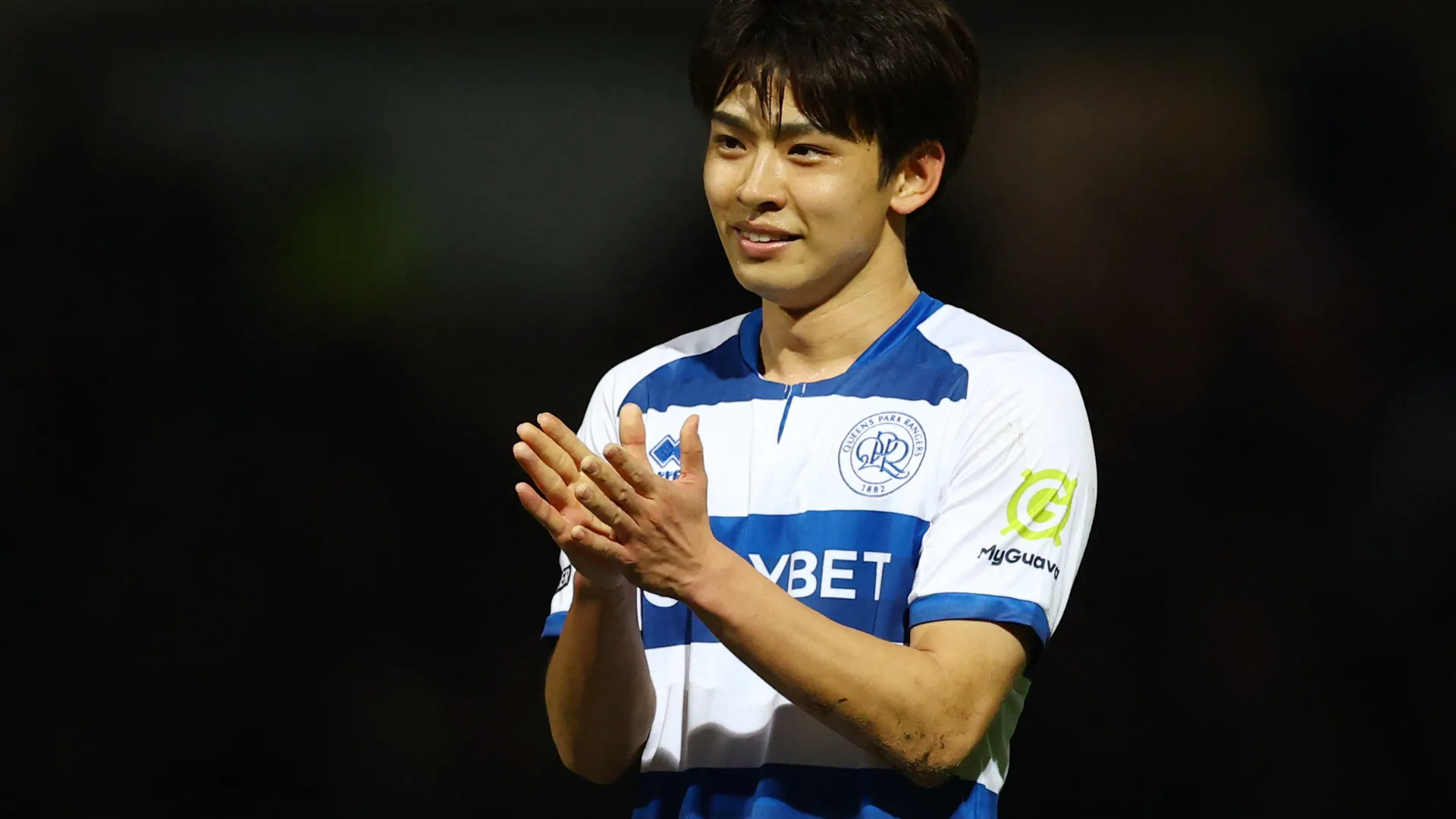 Koki Saito trong màu áo QPR trên sân