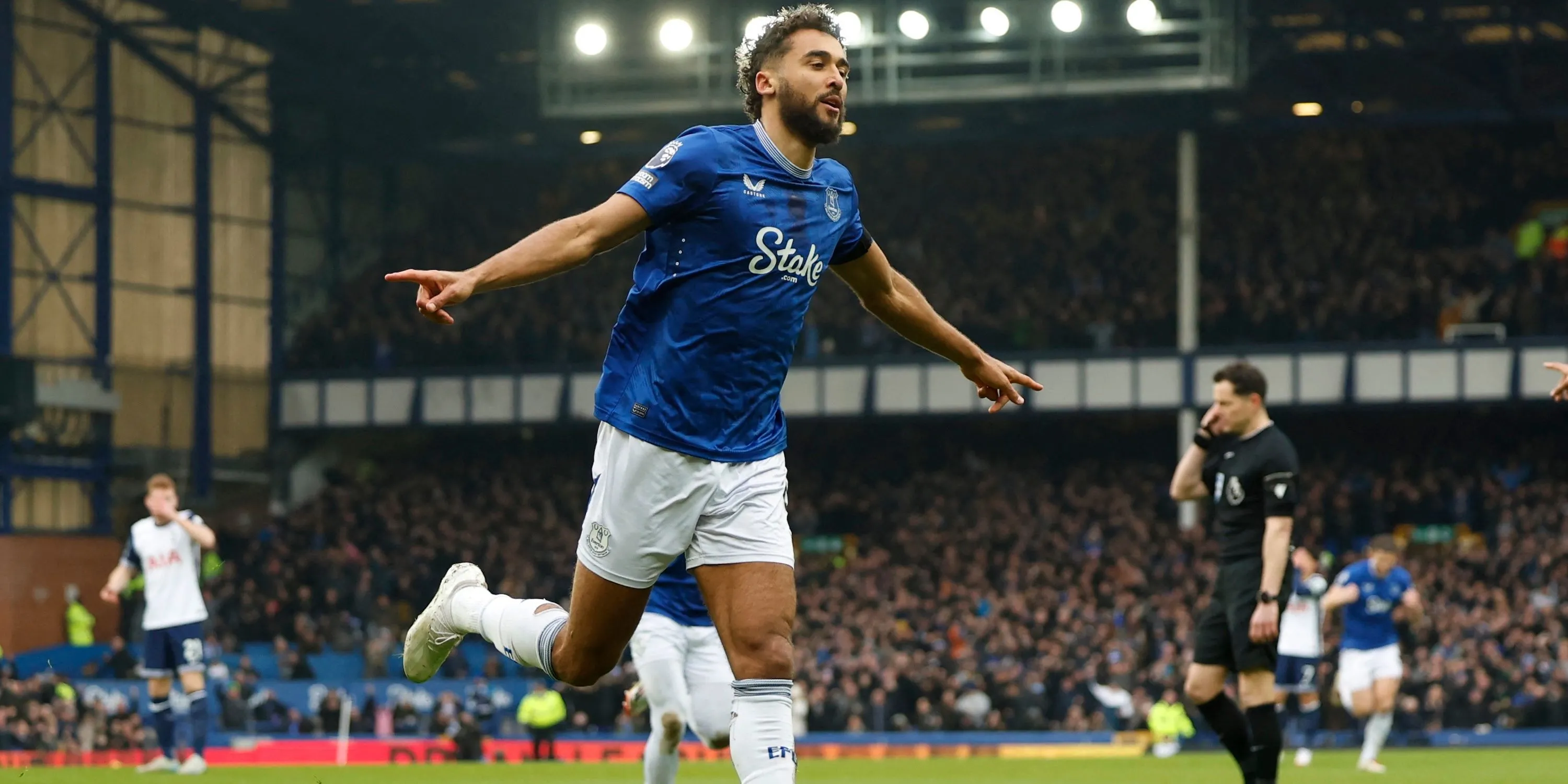 Tiền đạo Dominic Calvert-Lewin của Everton ăn mừng bàn thắng