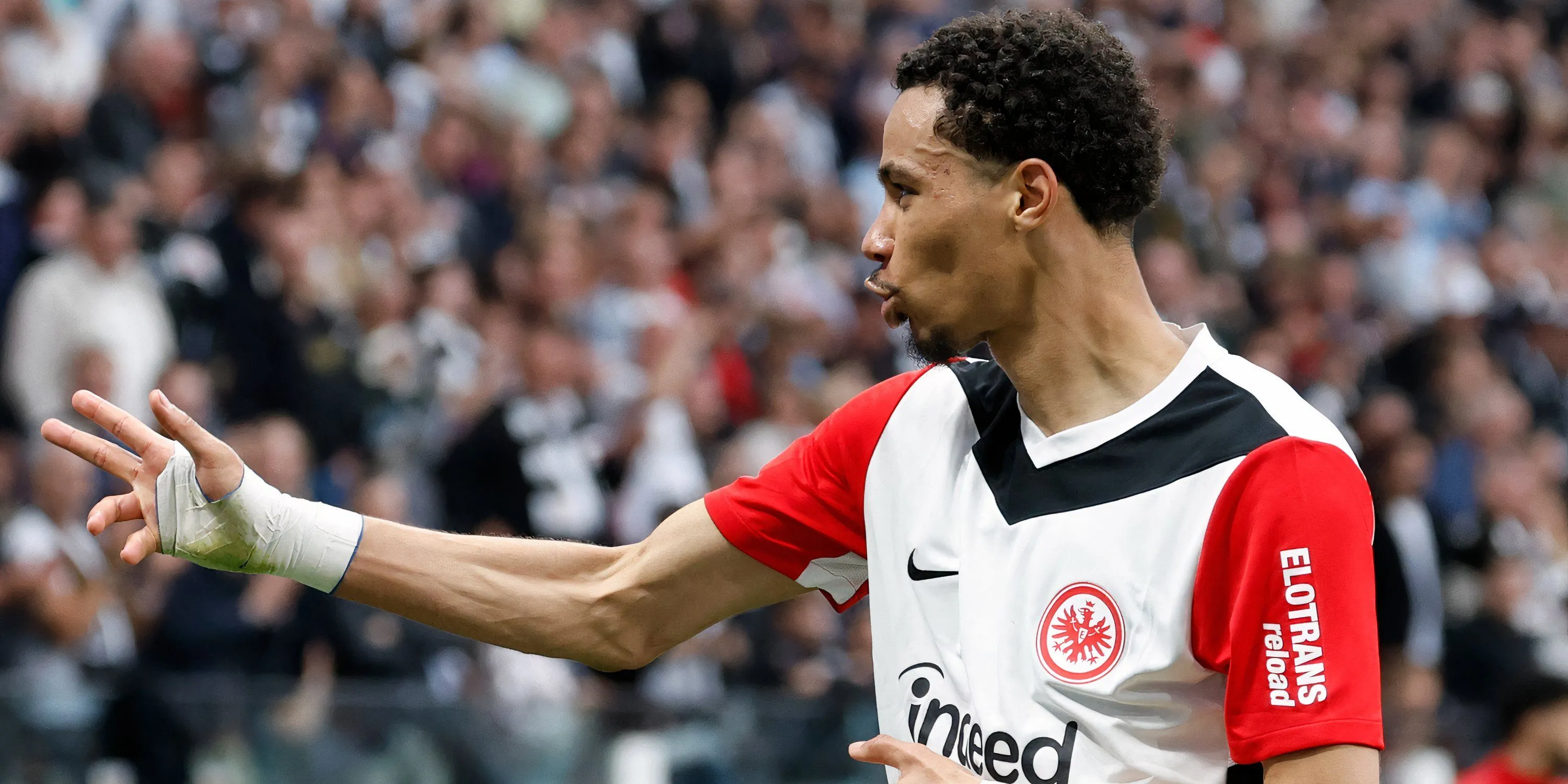 Tiền đạo Hugo Ekitike của Eintracht Frankfurt - Chelsea vẫn đàm phán cho World Cup CLB