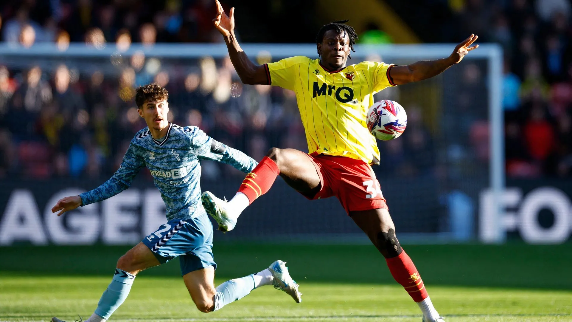 Tiền vệ cánh Kwadwo Baah của Watford thể hiện kỹ năng