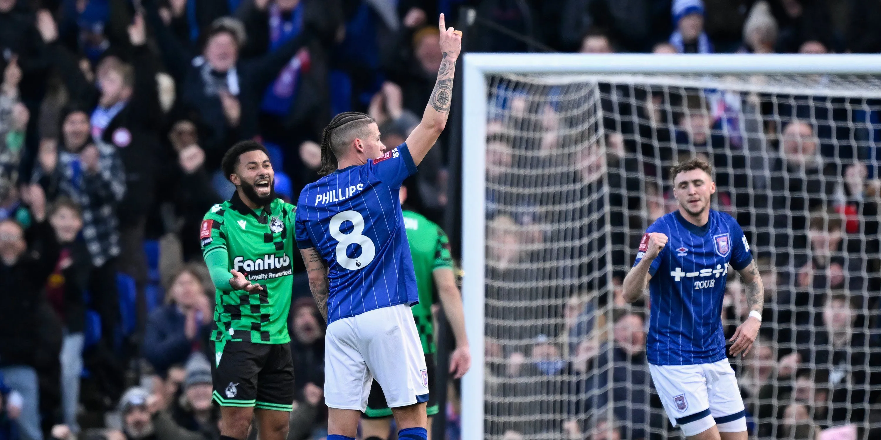 Tiền vệ Kalvin Phillips trong trang phục thi đấu, mục tiêu chuyển nhượng của Crystal Palace
