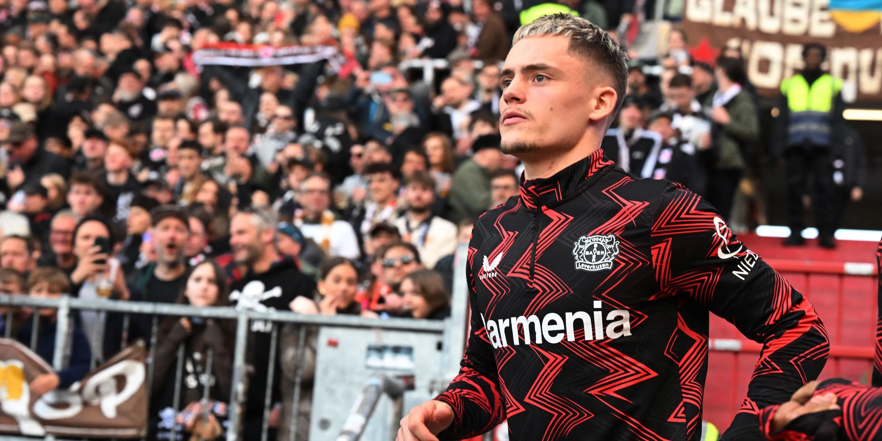 Tiền vệ tấn công Florian Wirtz trong màu áo Bayer Leverkusen mùa giải 2024/25