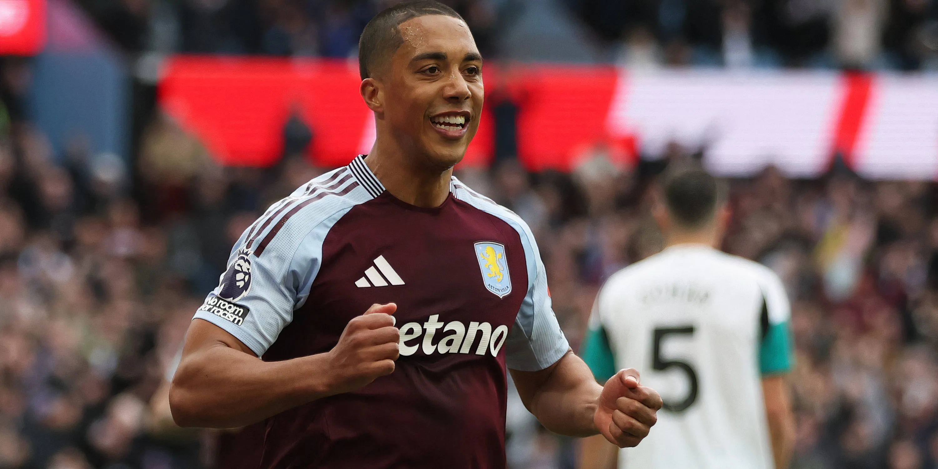 Tiền vệ Youri Tielemans thi đấu cho Aston Villa