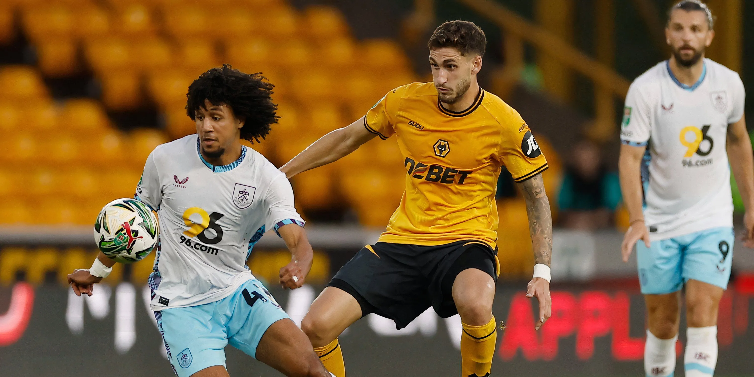 Trung vệ Santiago Bueno của Wolves tại Premier League