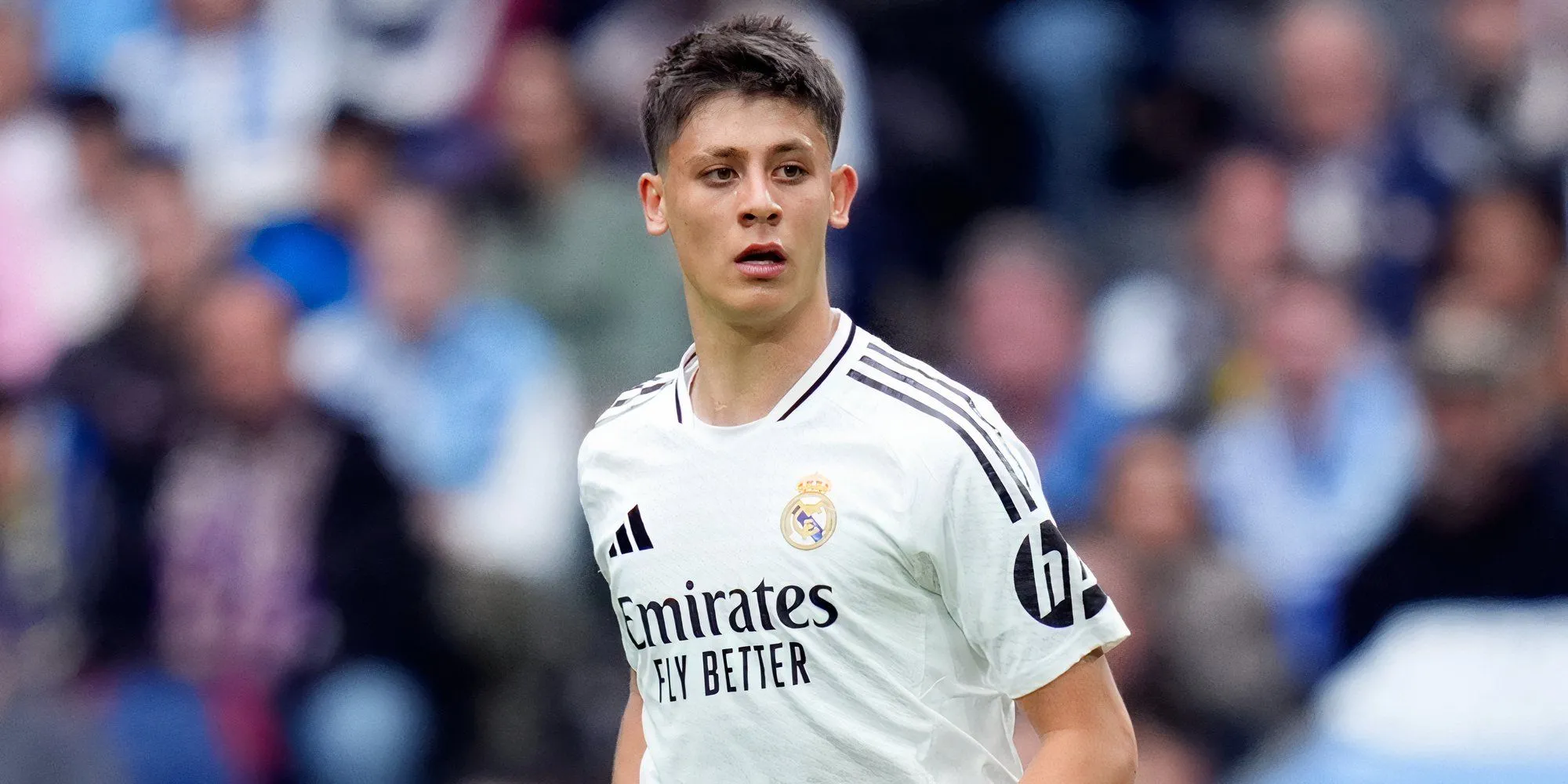 Arda Guler thể hiện kỹ năng trên sân cỏ trong màu áo Real Madrid