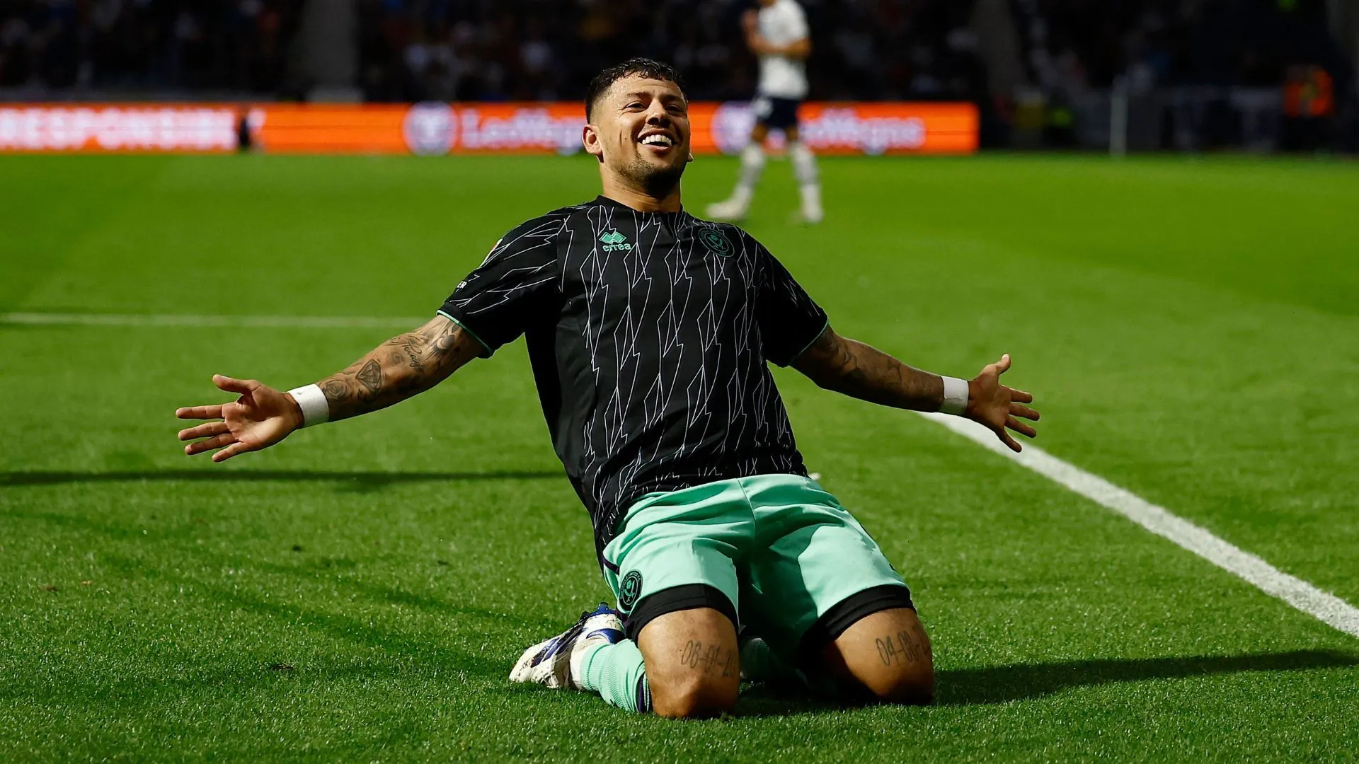 Cầu thủ Gustavo Hamer ăn mừng bàn thắng cho Sheffield United