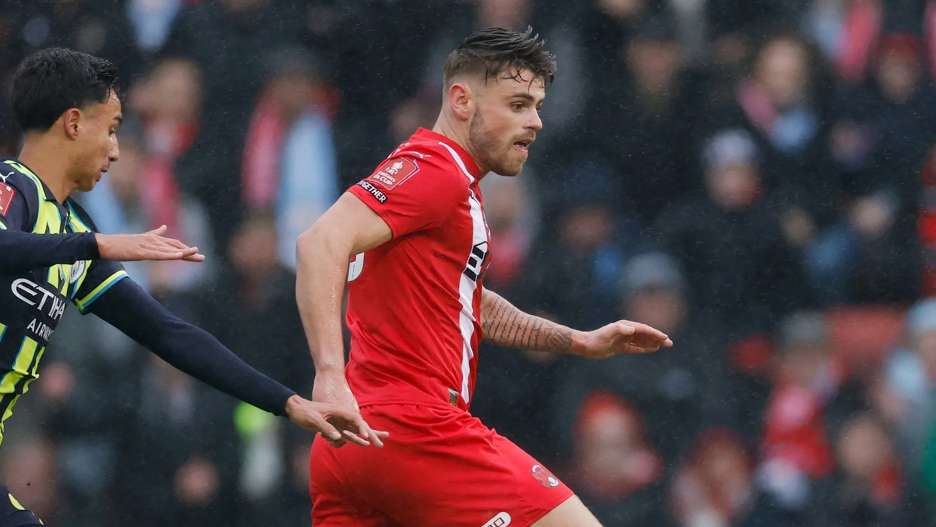 Charlie Kelman thi đấu ấn tượng trong màu áo Leyton Orient ở League One