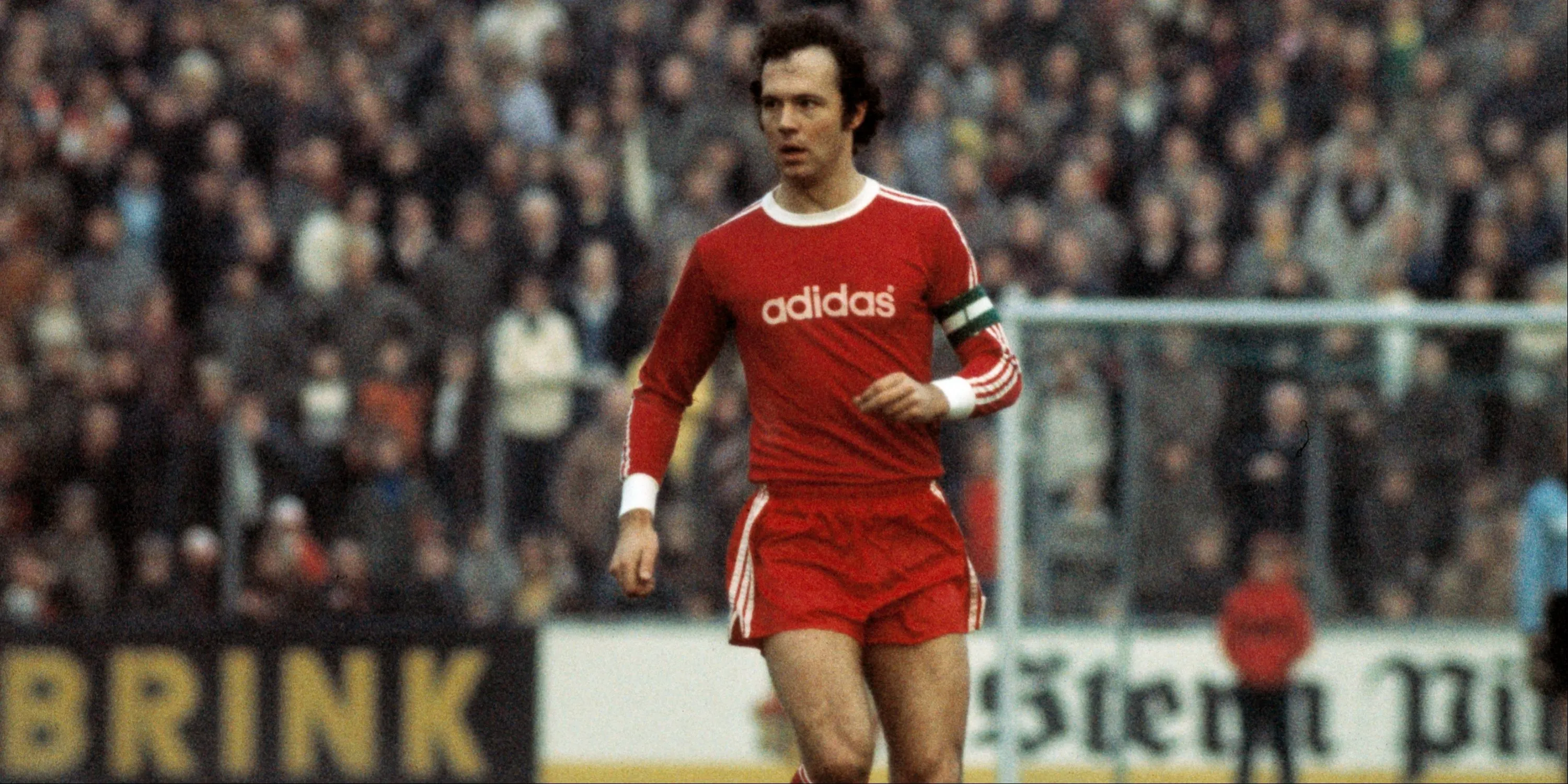 Franz Beckenbauer trong màu áo Bayern Munich, 'Hoàng đế' của bóng đá Đức