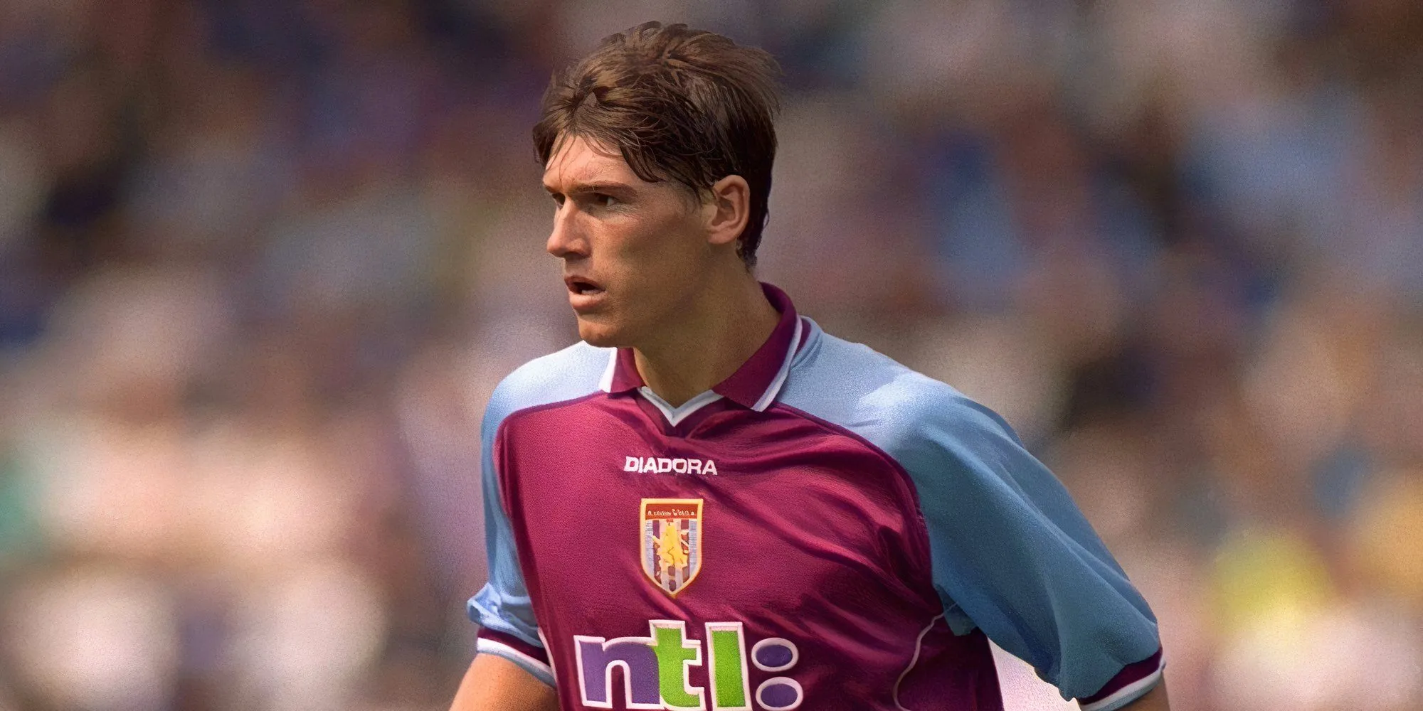 Gareth Barry khoác áo Aston Villa tại Premier League