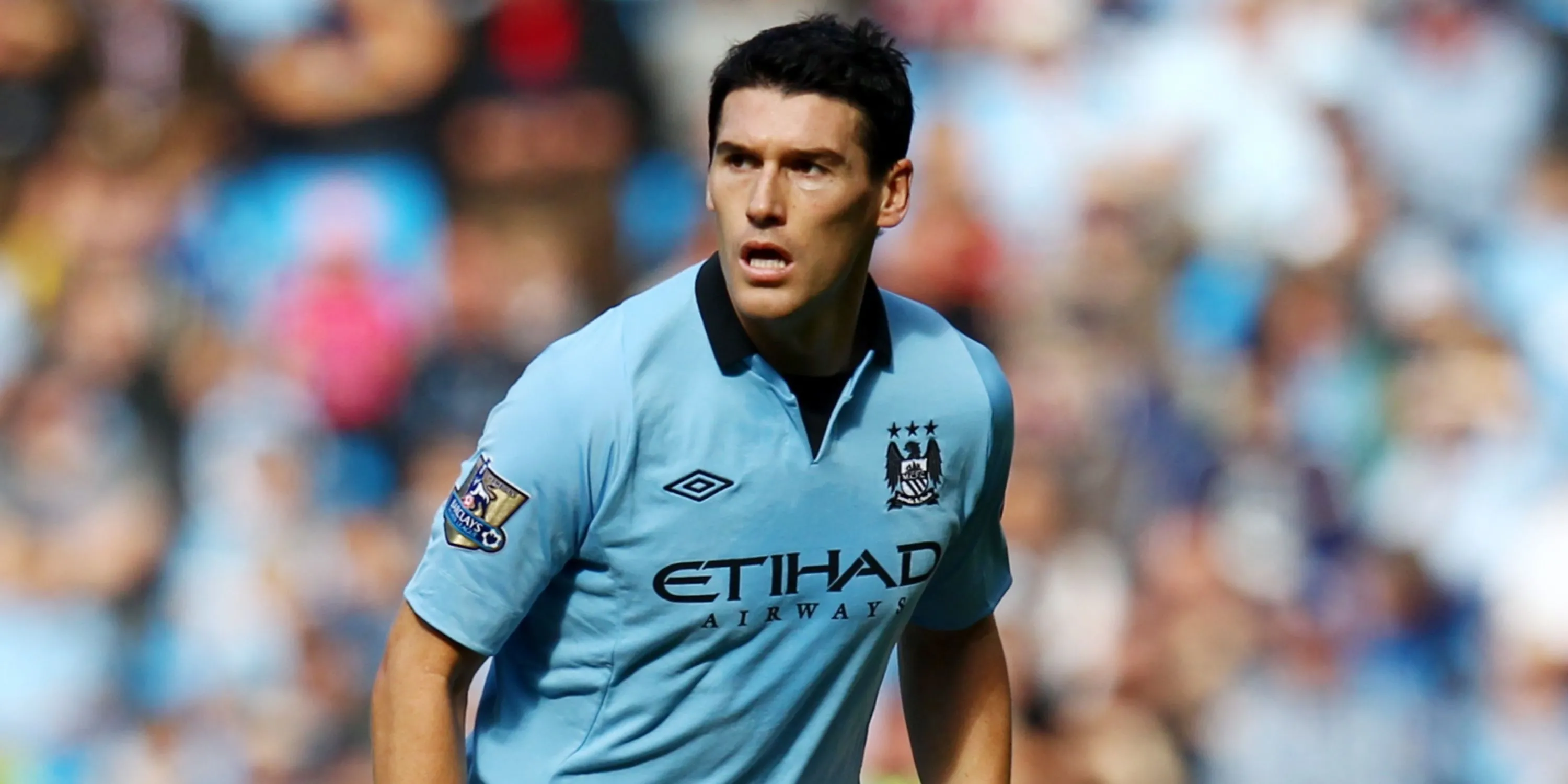 Gareth Barry thi đấu trong màu áo Manchester City