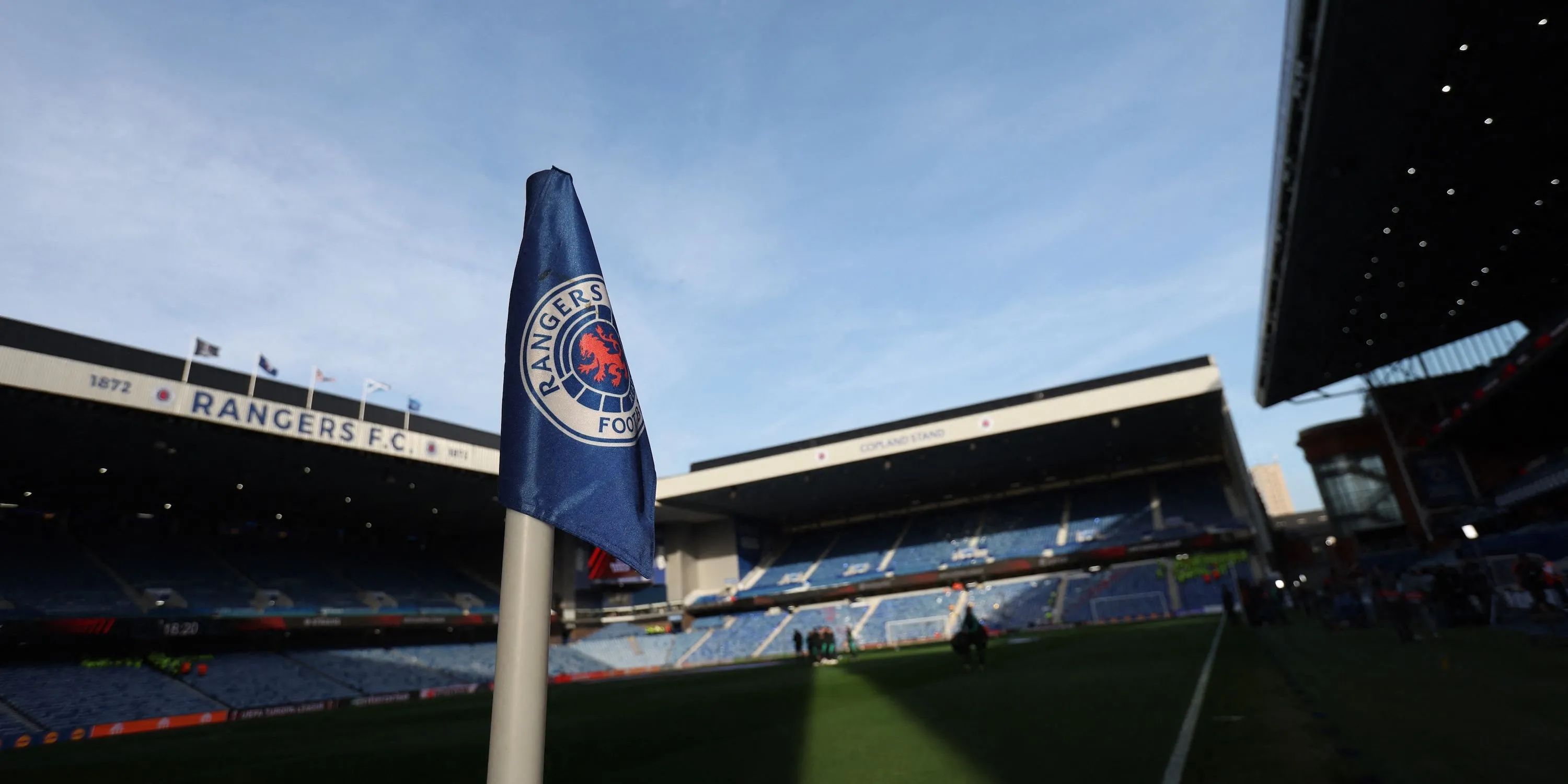 Góc sân Ibrox của Rangers, biểu tượng cho hoạt động chuyển nhượng sôi động của câu lạc bộ