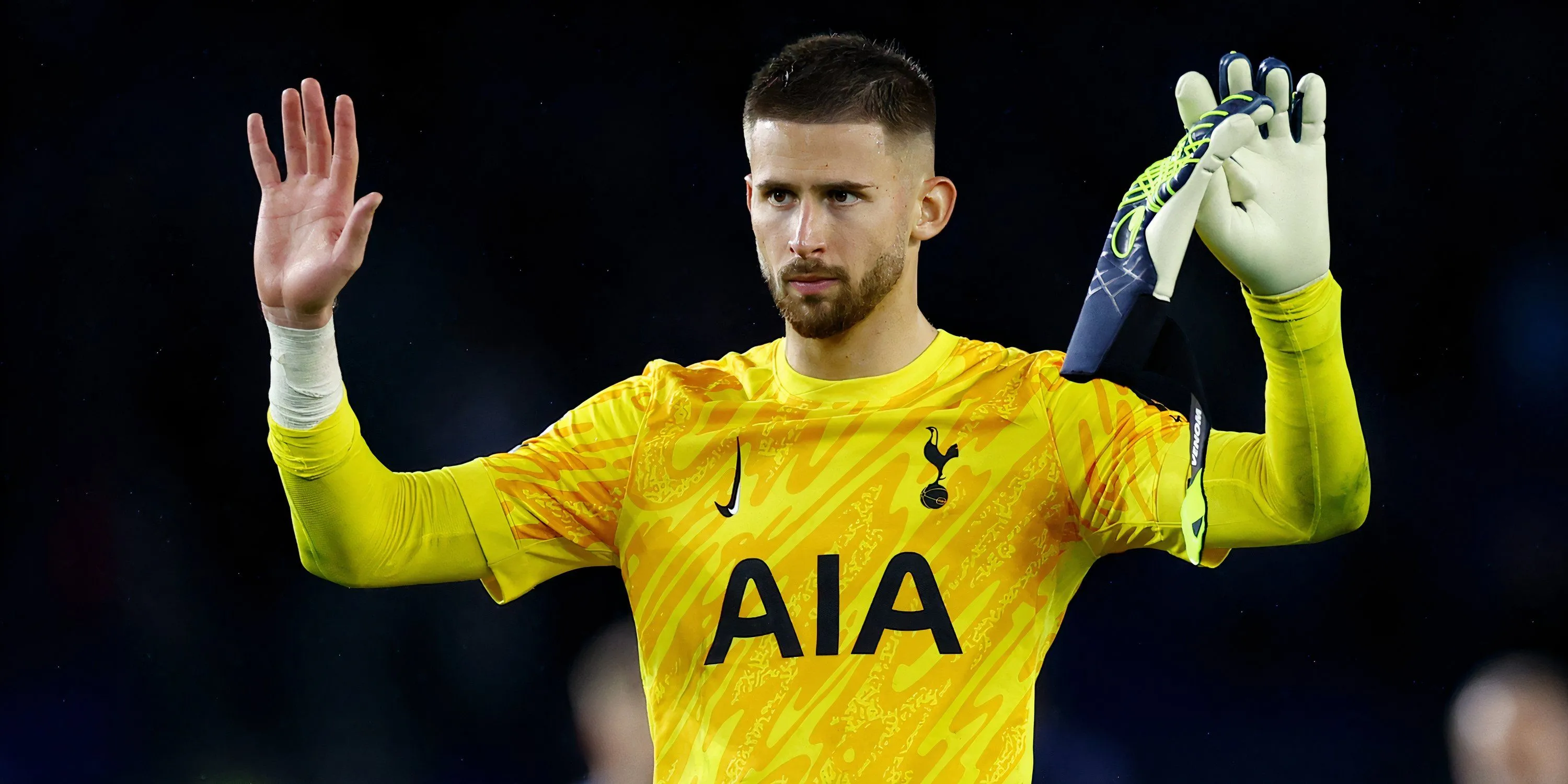 Guglielmo Vicario xin lỗi người hâm mộ Tottenham Hotspur sau trận đấu