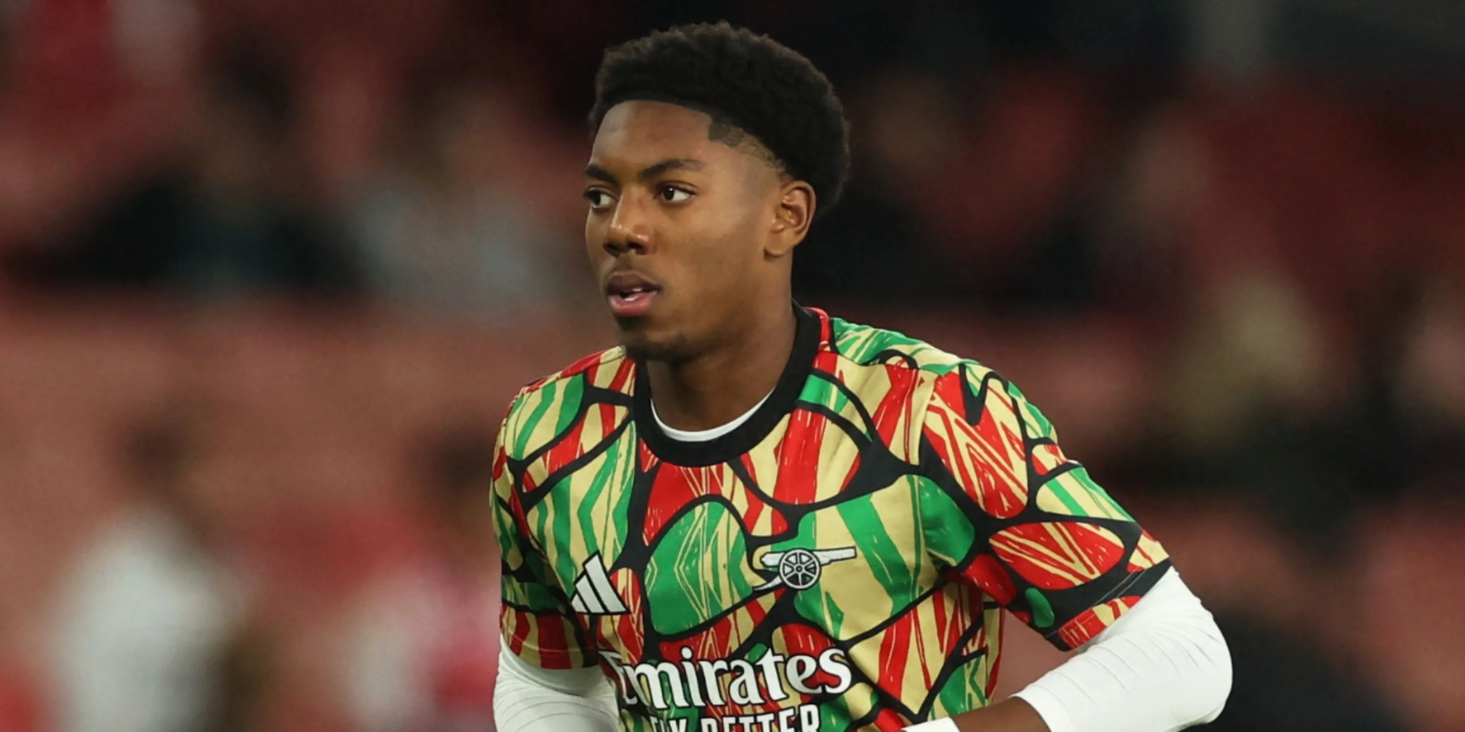 Hậu vệ trái Myles Lewis-Skelly của Arsenal đang thi đấu