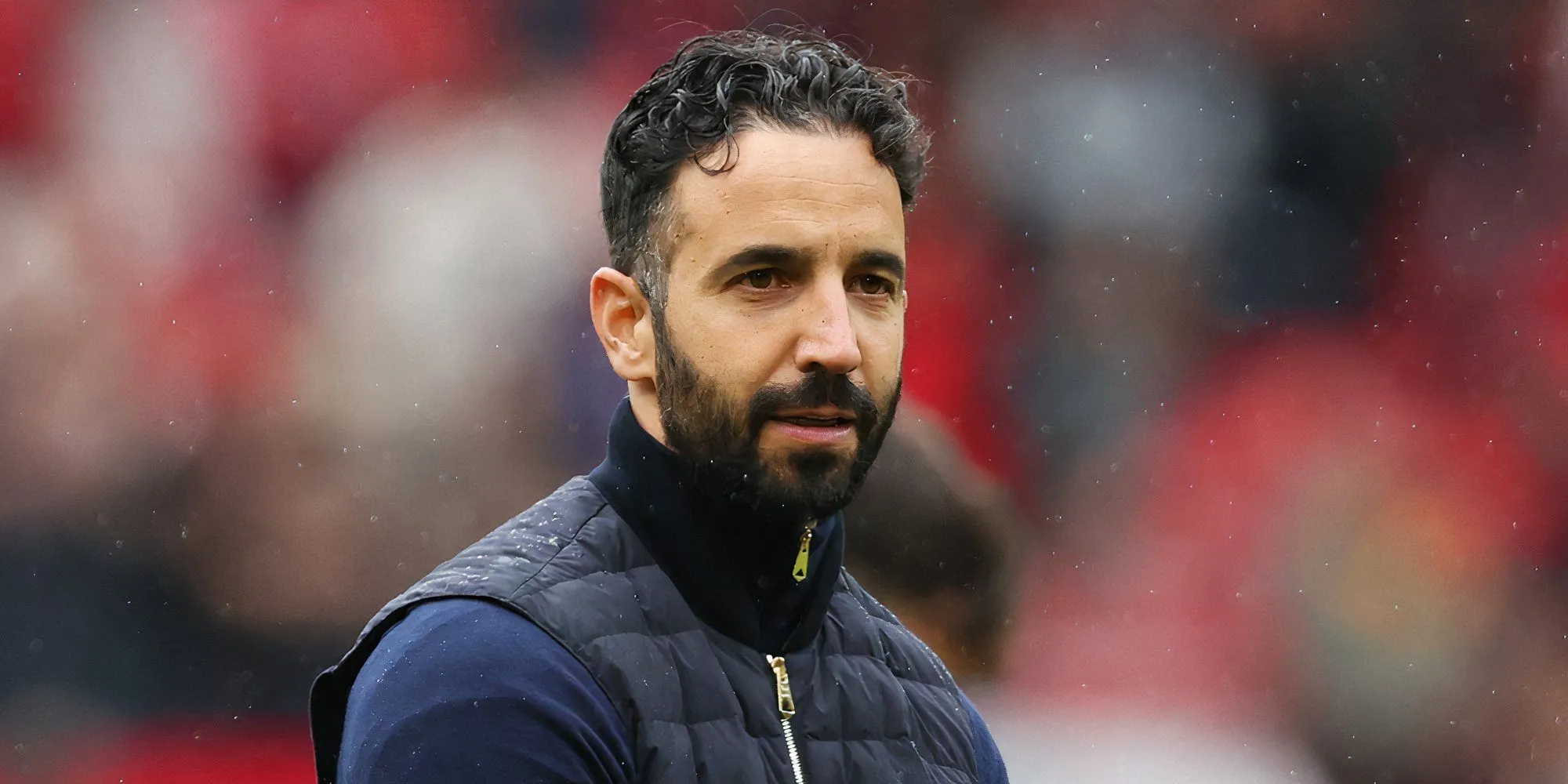 HLV Ruben Amorim, tân huấn luyện viên của Manchester United, trong buổi họp báo.