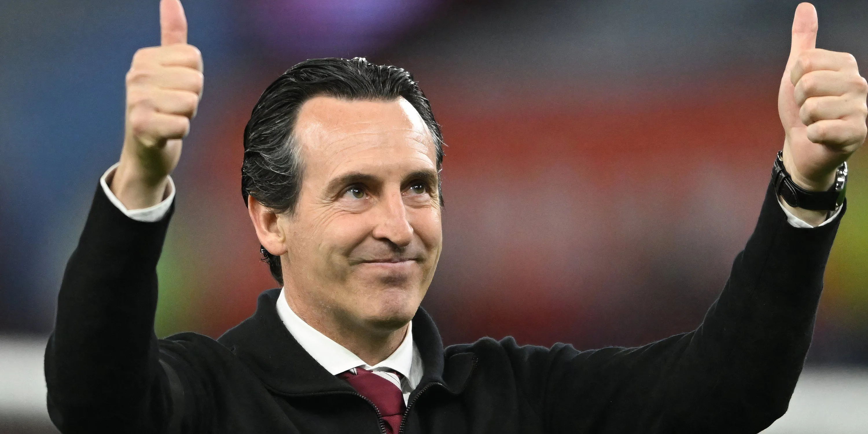 HLV Unai Emery của Aston Villa trong một buổi họp báo, liên quan đến kế hoạch chuyển nhượng