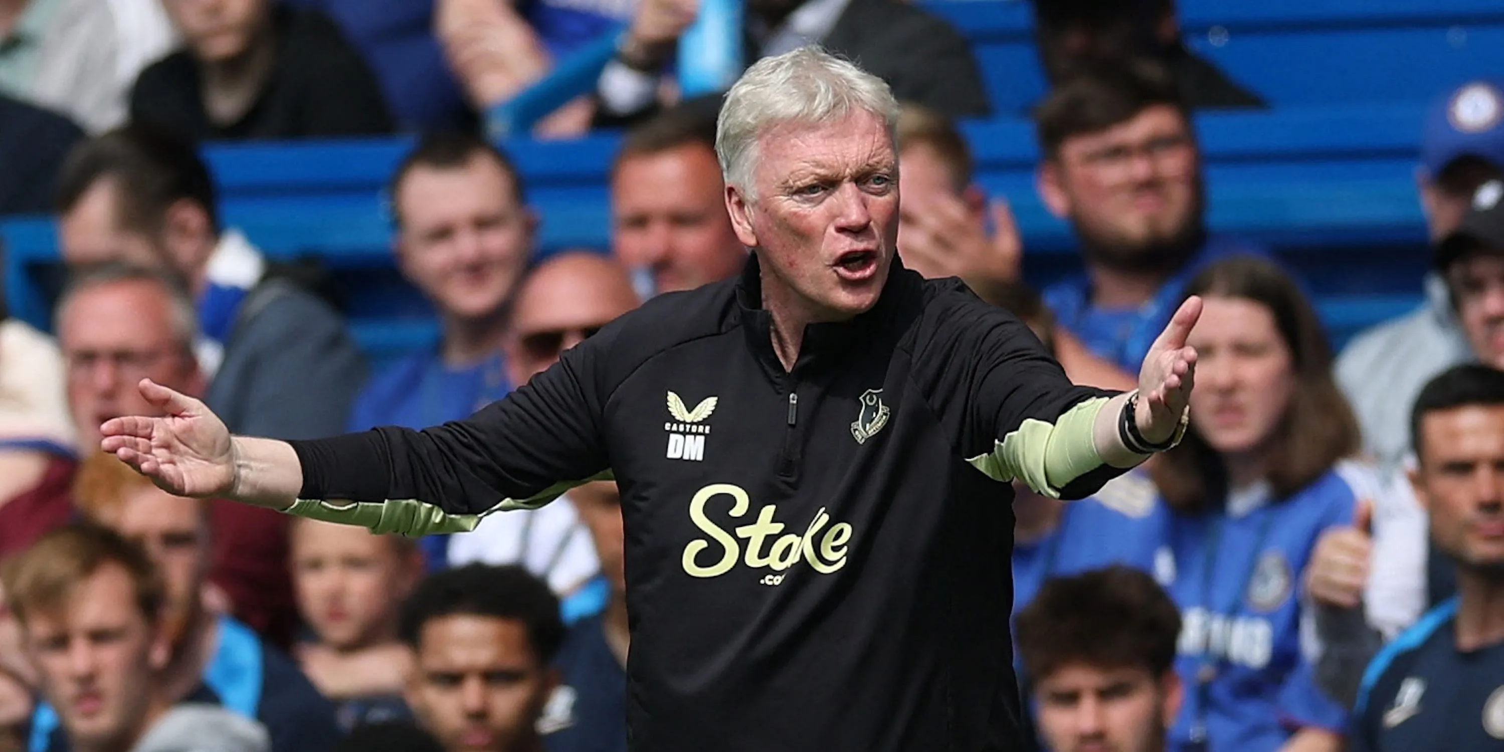 Huấn luyện viên Everton David Moyes phản ứng trên sân