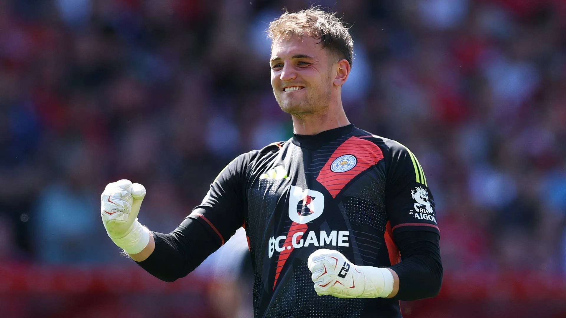 Jakub Stolarczyk, thủ môn trẻ tiềm năng của Leicester City, sẵn sàng thay thế Mads Hermansen