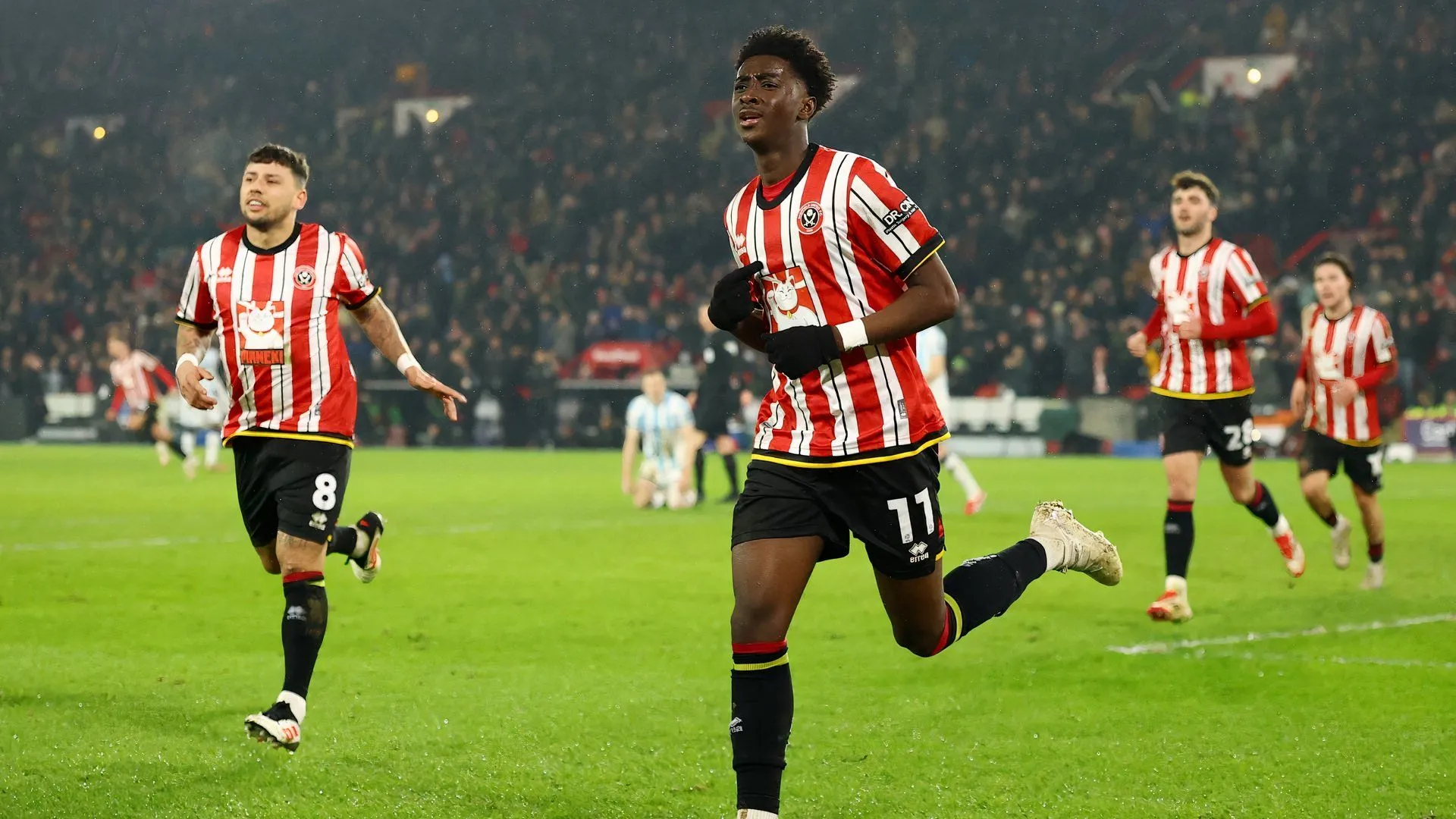 Jesurun Rak-Sakyi trong khoảnh khắc ăn mừng bàn thắng, điểm nhấn mùa giải cho mượn tại Sheffield United