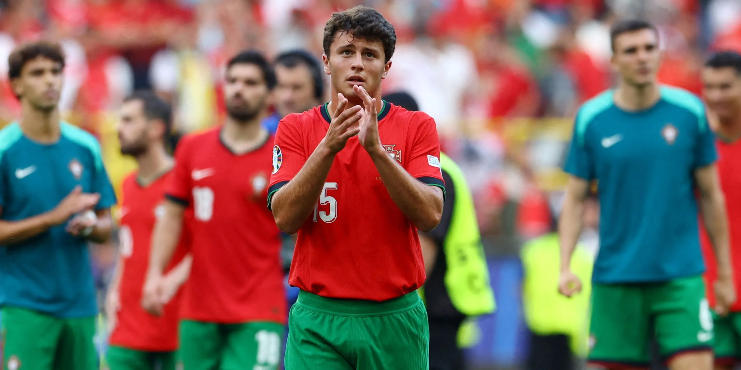 Joao Neves, tiền vệ trẻ tài năng của Bồ Đào Nha và PSG