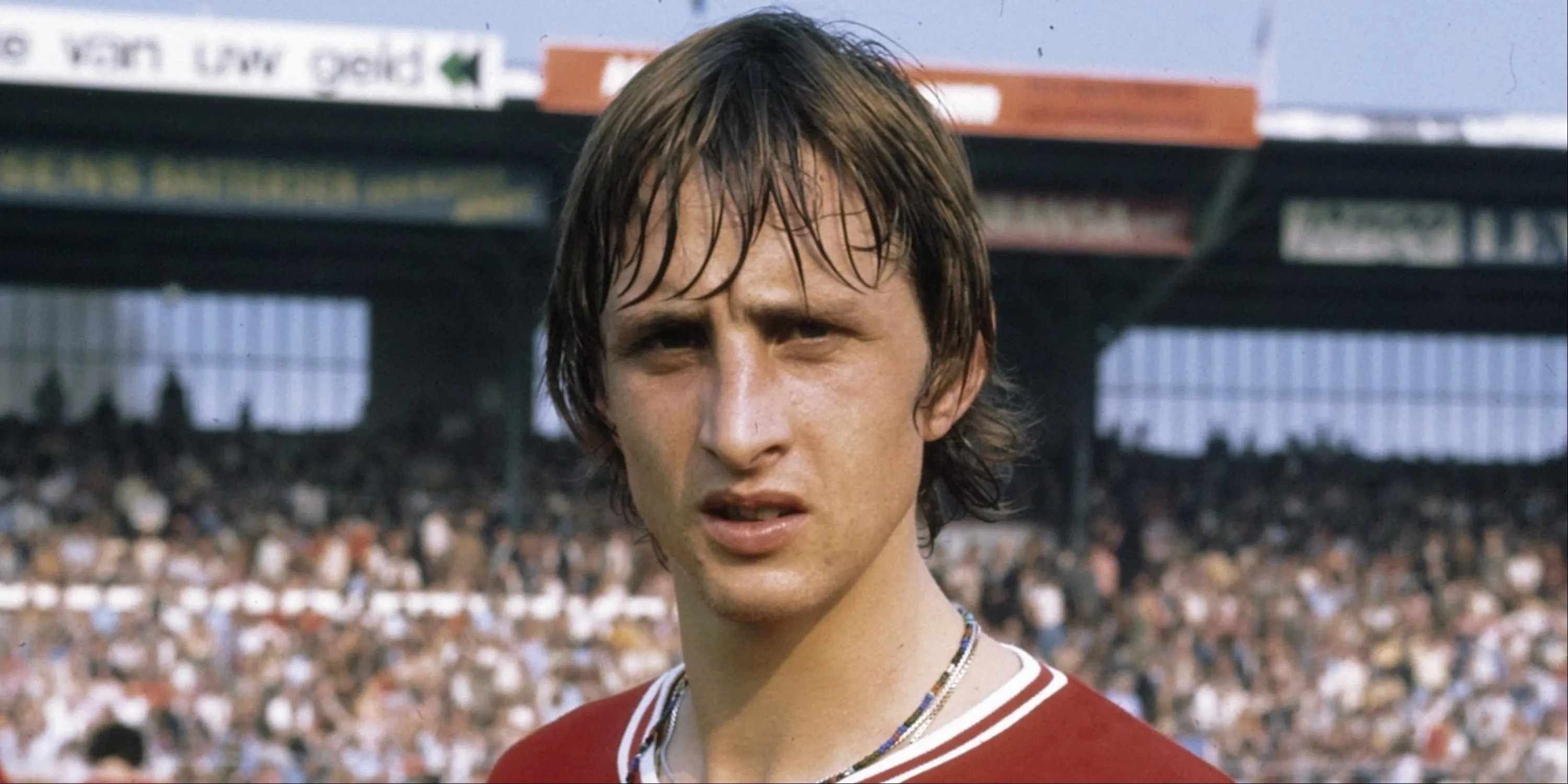 Johan Cruyff trong màu áo Ajax, biểu tượng của Total Football